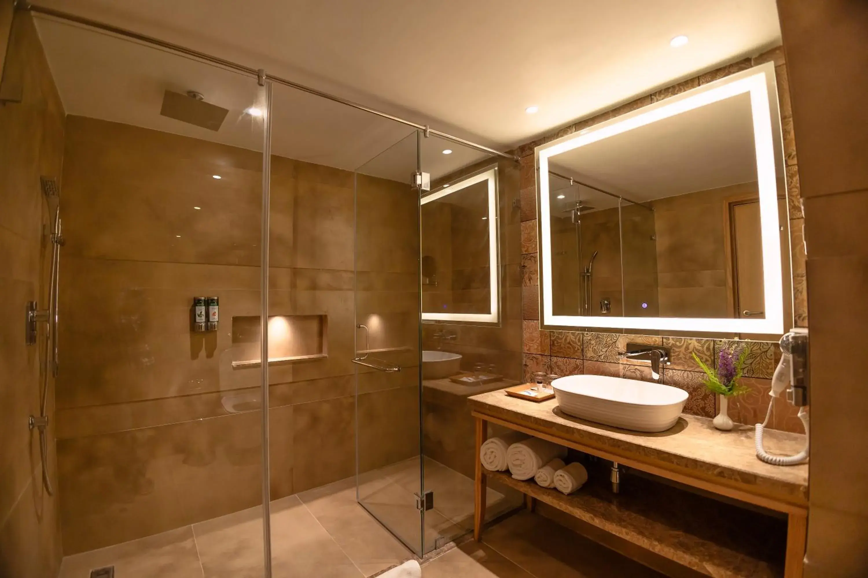 Deluxe 1 Double Room in Presidium Sarovar Premiere Dalhousie Deluxe 1 Double Room in Presidium Sarovar Premiere Dalhousie