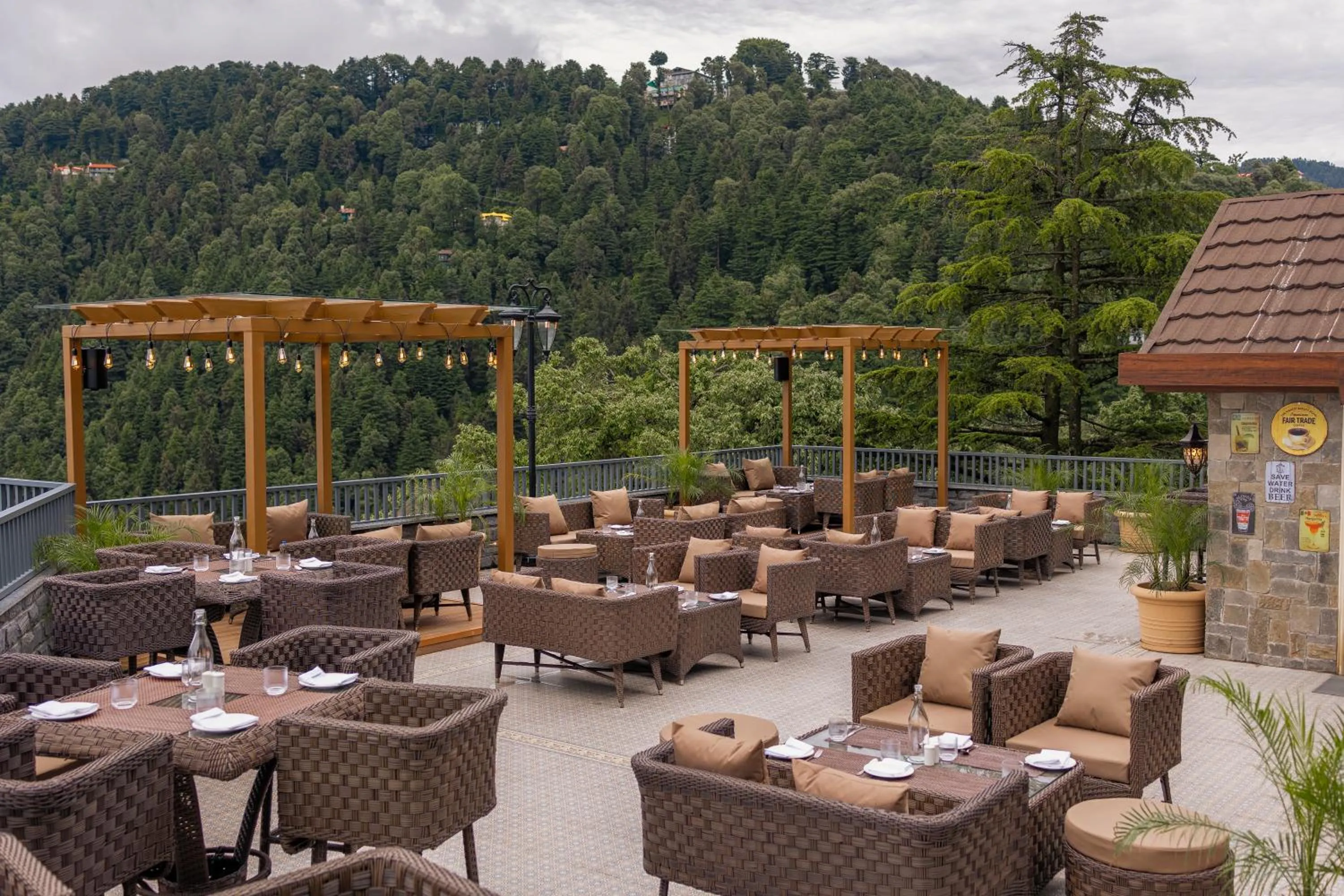 Restaurant/places to eat in Presidium Sarovar Premiere Dalhousie