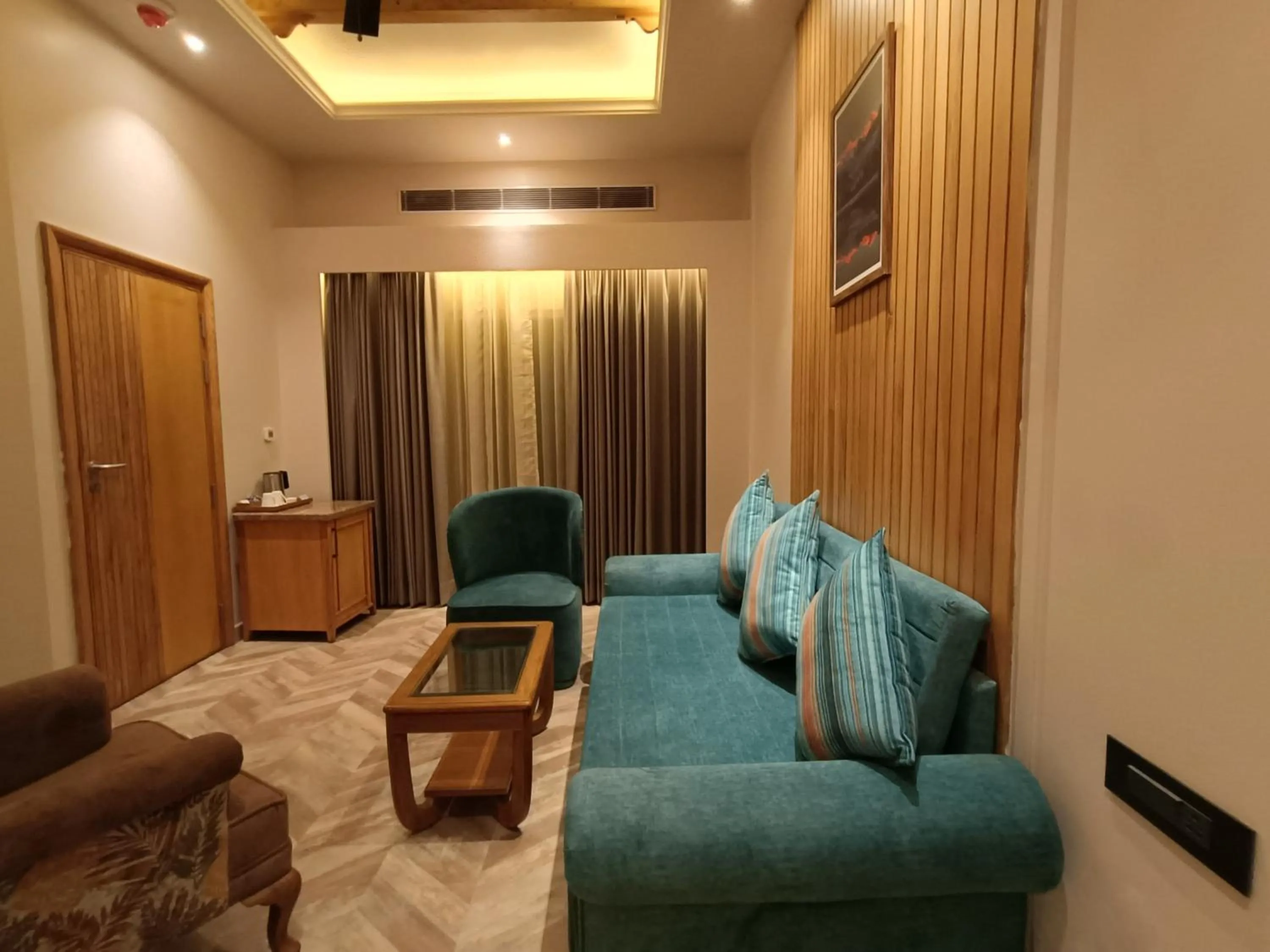 Seating area in Presidium Sarovar Premiere Dalhousie
