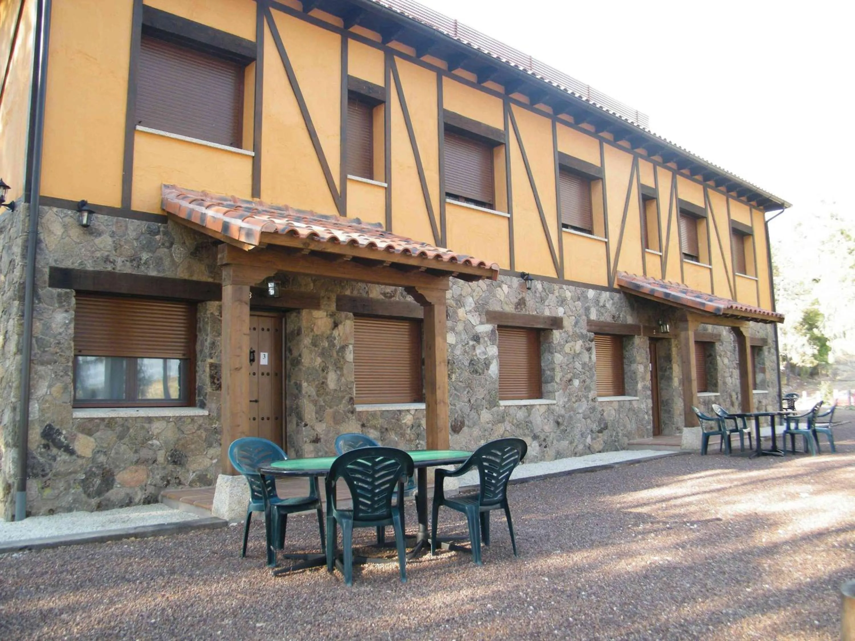 Facade/entrance in El Rincón de los Riveros