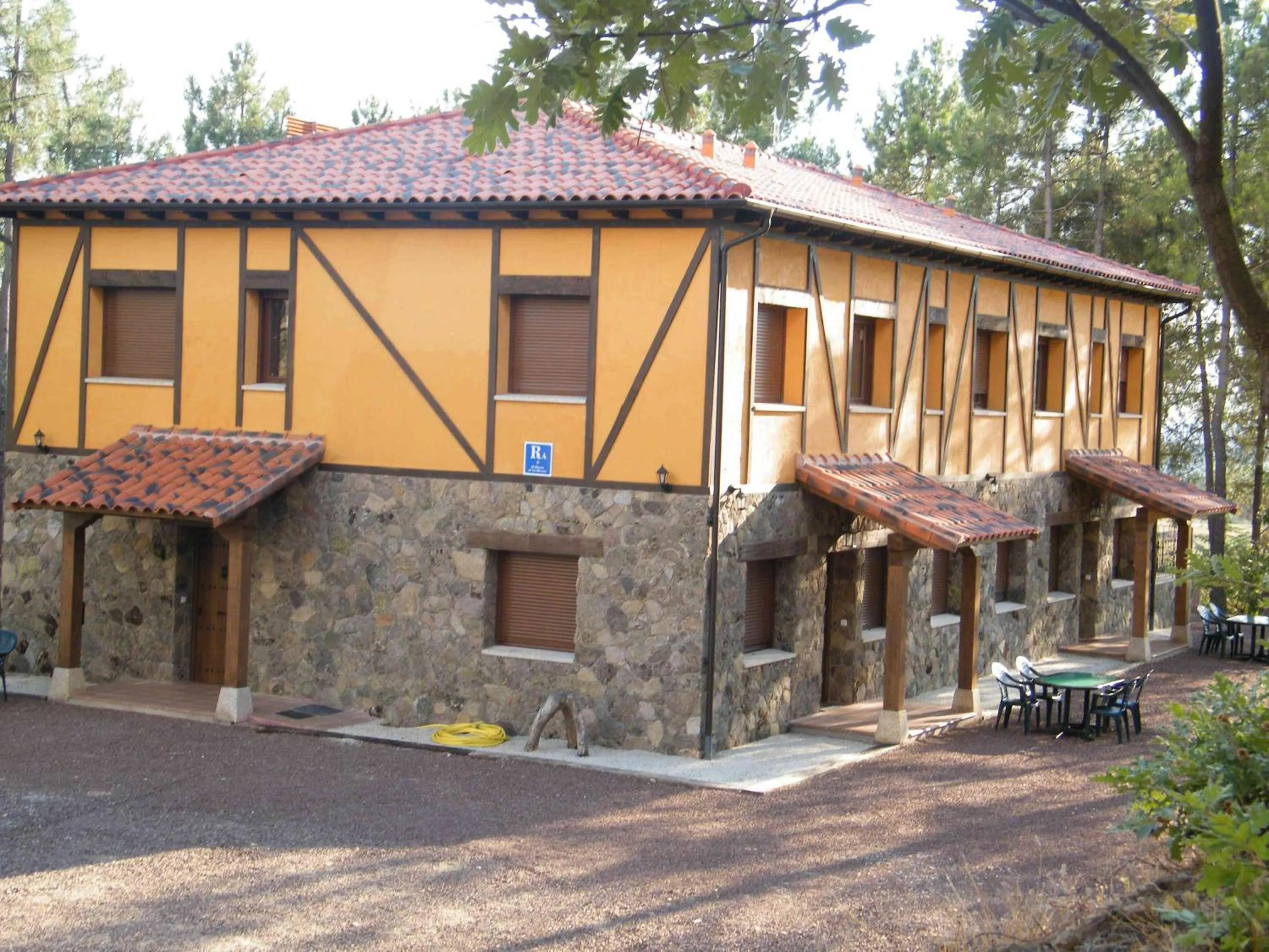Facade/entrance in El Rincón de los Riveros
