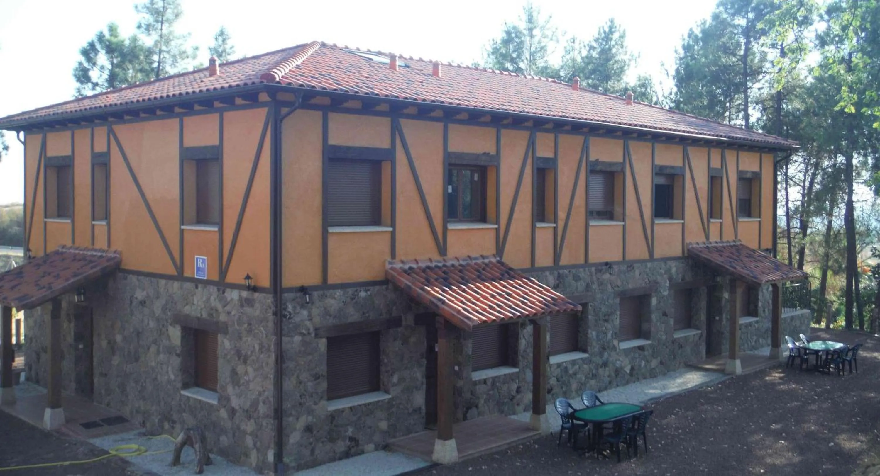 Facade/entrance in El Rincón de los Riveros