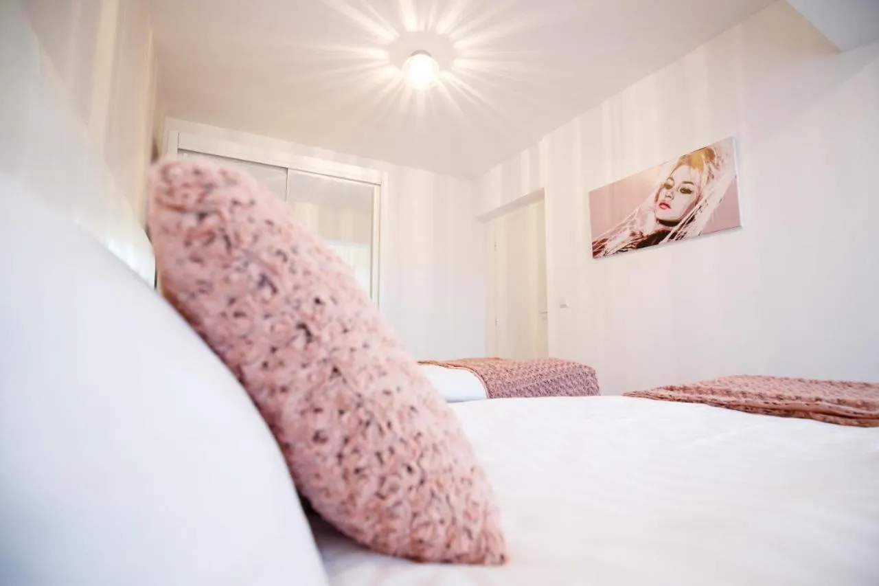 Metropolitan Iassium Apartments