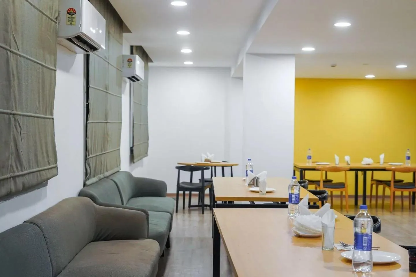 Seating area in Saltstayz Express -Medicity Near Medanta Hospital