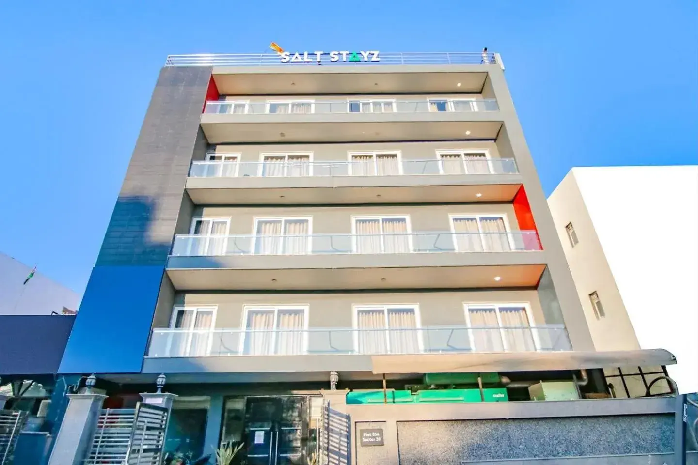 Property building in Saltstayz Express -Medicity Near Medanta Hospital Property building in Saltstayz Express -Medicity Near Medanta Hospital