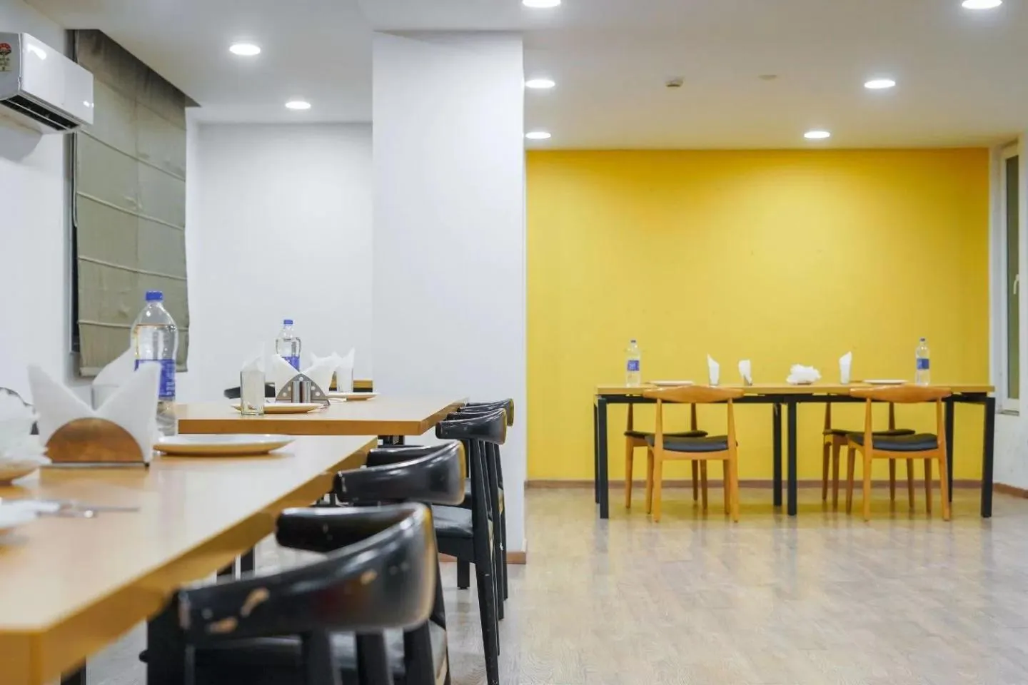 Seating area in Saltstayz Express -Medicity Near Medanta Hospital