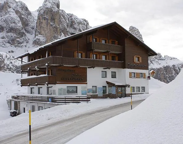 Property building in Alpin Hotel & Restaurant Frara