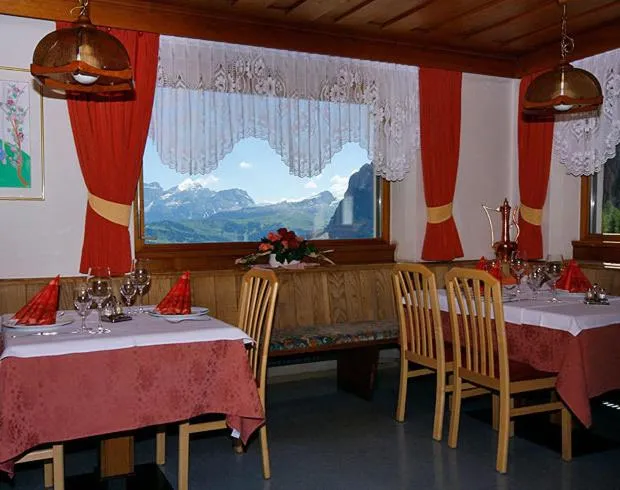 Restaurant/places to eat in Alpin Hotel & Restaurant Frara