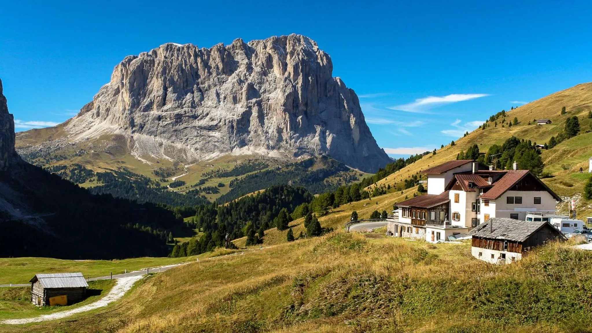 Property building in Alpin Hotel & Restaurant Frara