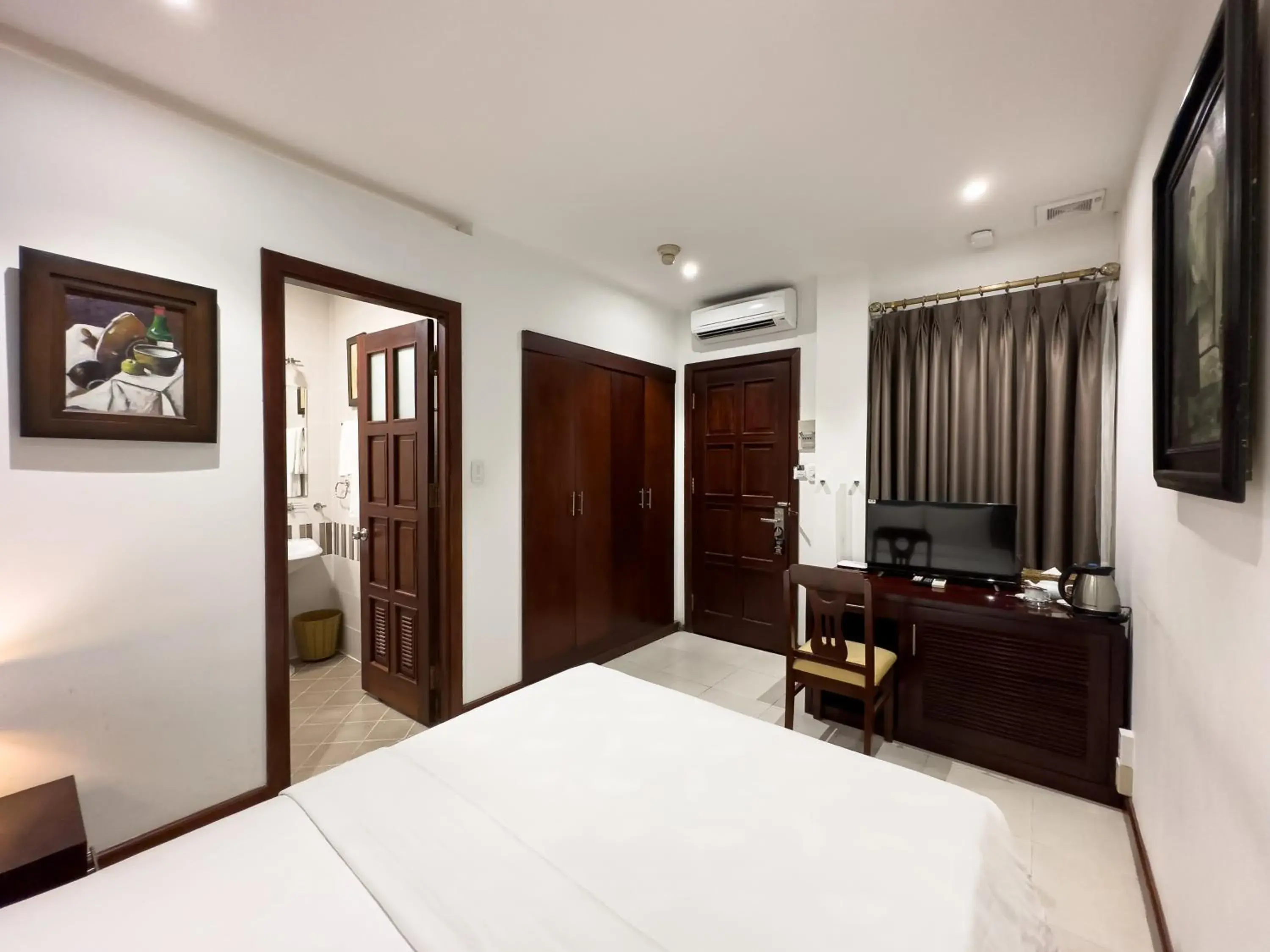 Bedroom, Bed in Hoang Yen Hotel Near SECC - Phu My Hung Bedroom, Bed in Hoang Yen Hotel Near SECC - Phu My Hung
