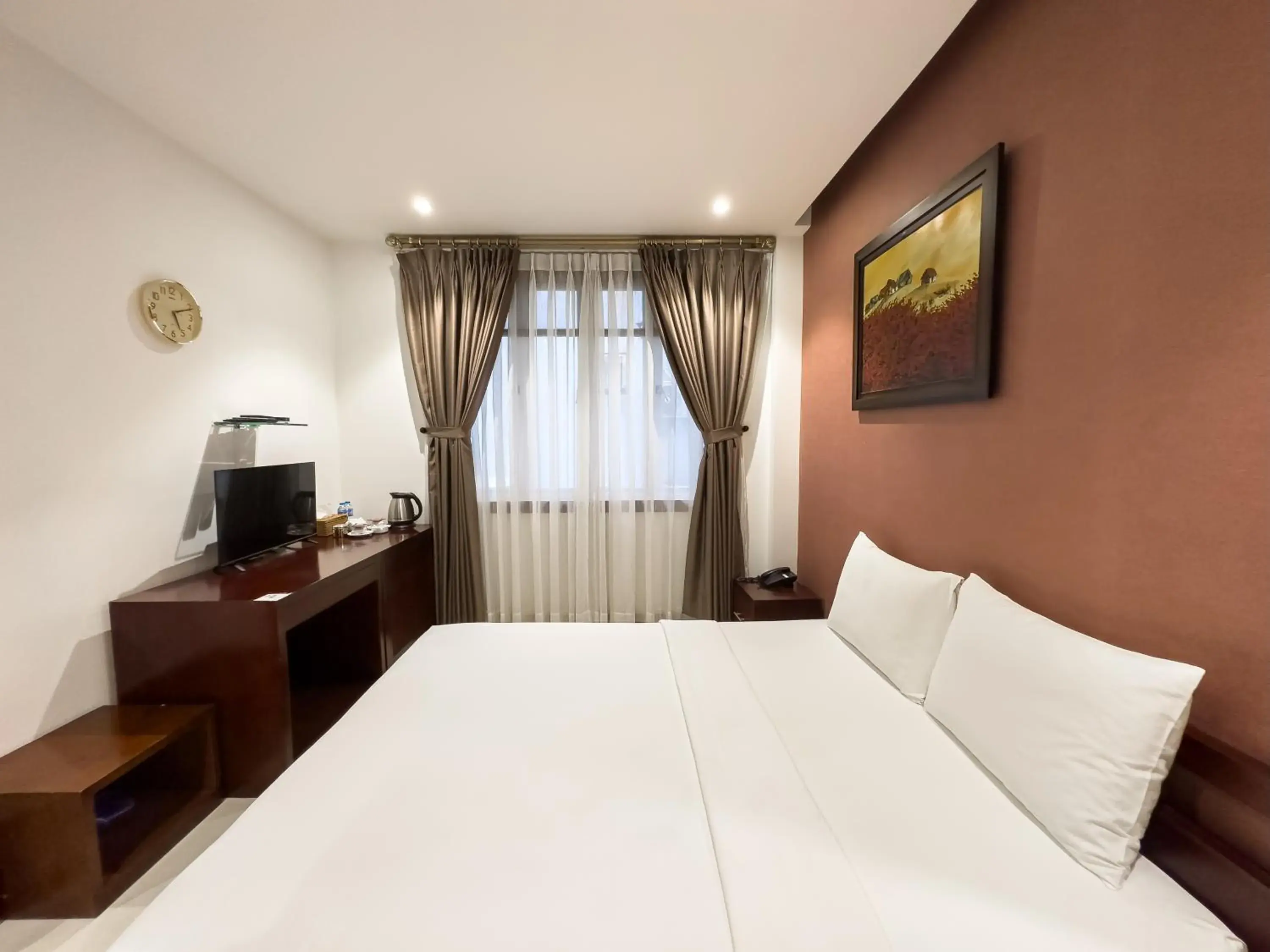 Superior Double Room in Hoang Yen Hotel - Phu My Hung Superior Double Room in Hoang Yen Hotel - Phu My Hung