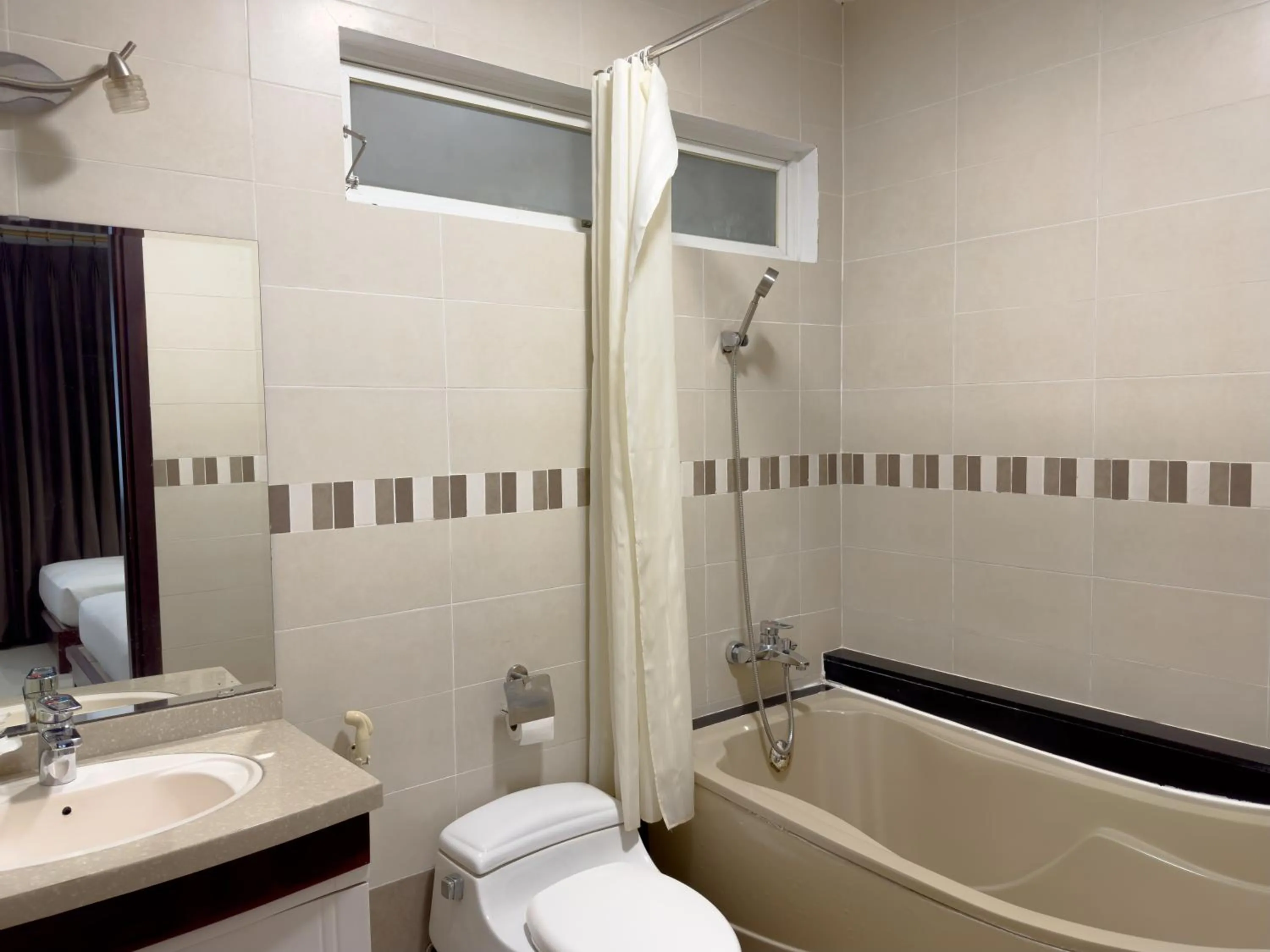 Bathroom in Hoang Yen Hotel Near SECC - Phu My Hung