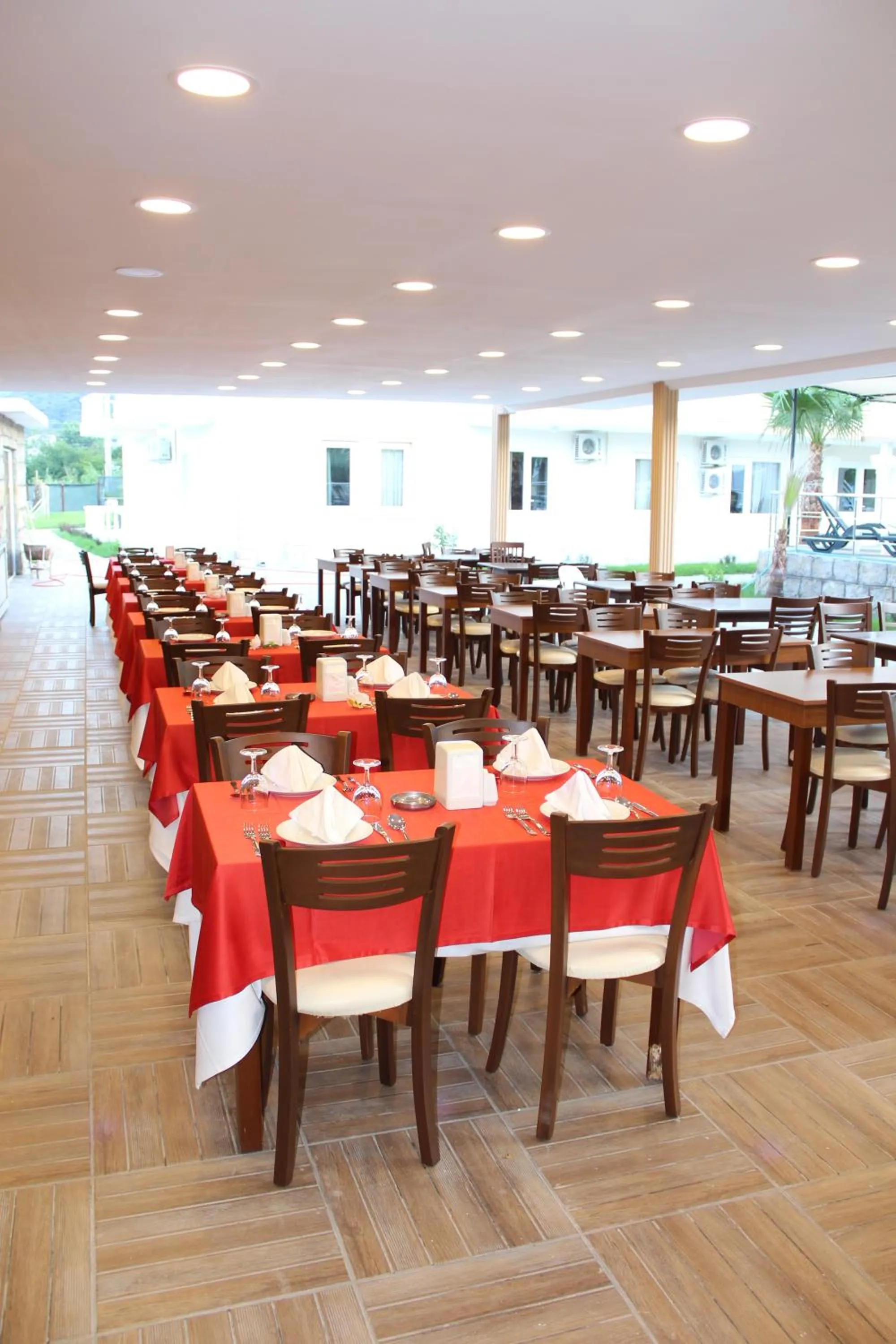 Restaurant/places to eat in Hotel Gold Stone