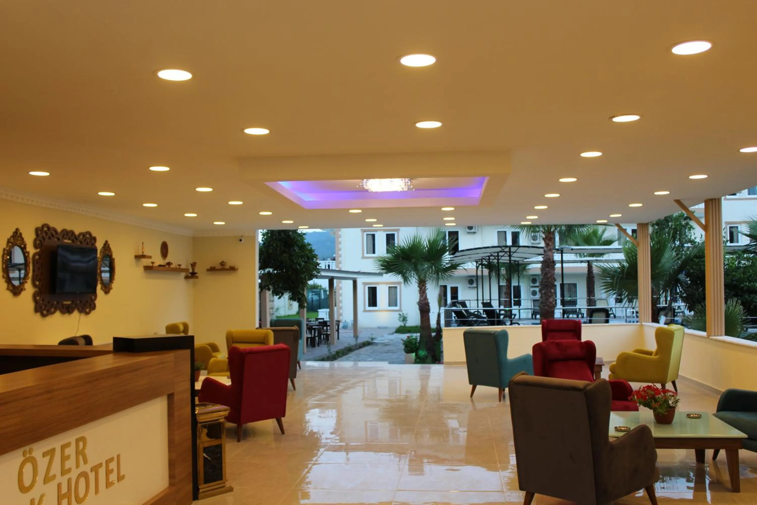 Restaurant/places to eat in Hotel Gold Stone