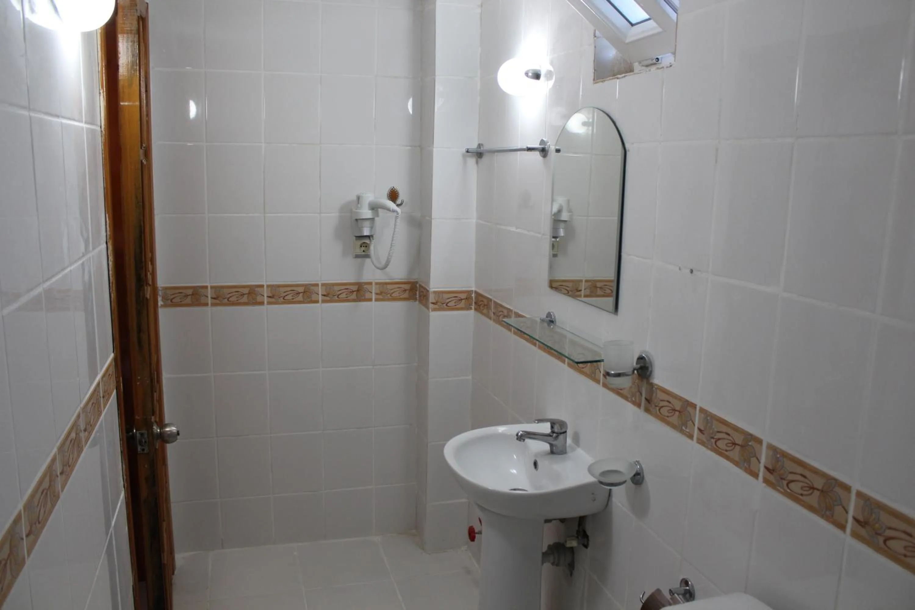 Shower in Hotel Gold Stone