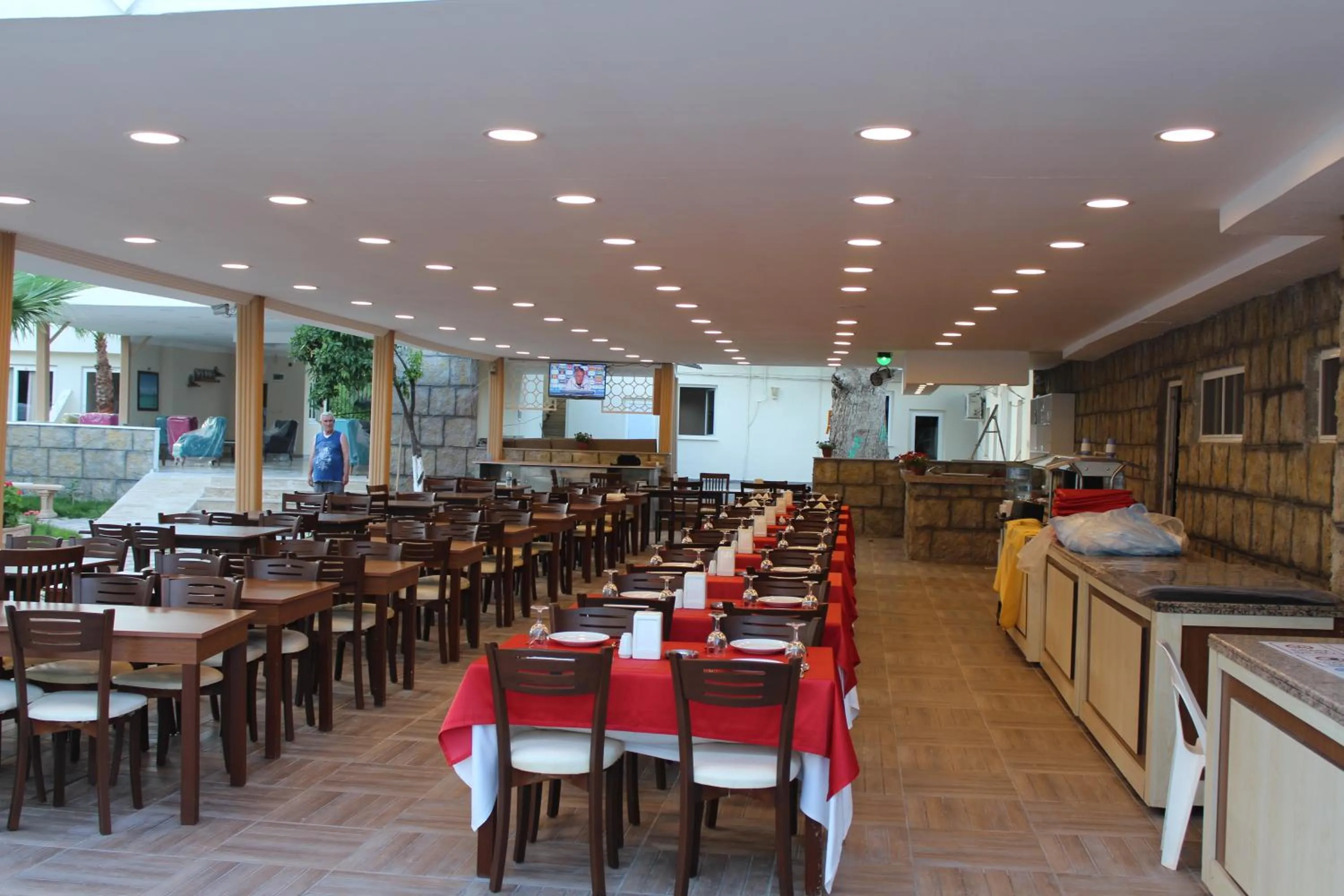 Restaurant/places to eat in Hotel Gold Stone