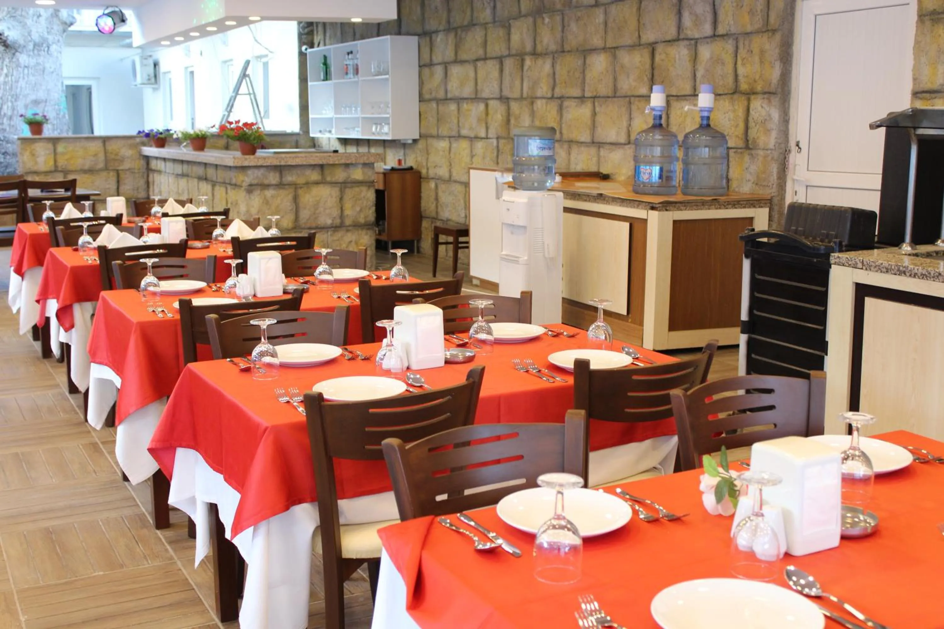 Restaurant/places to eat in Hotel Gold Stone