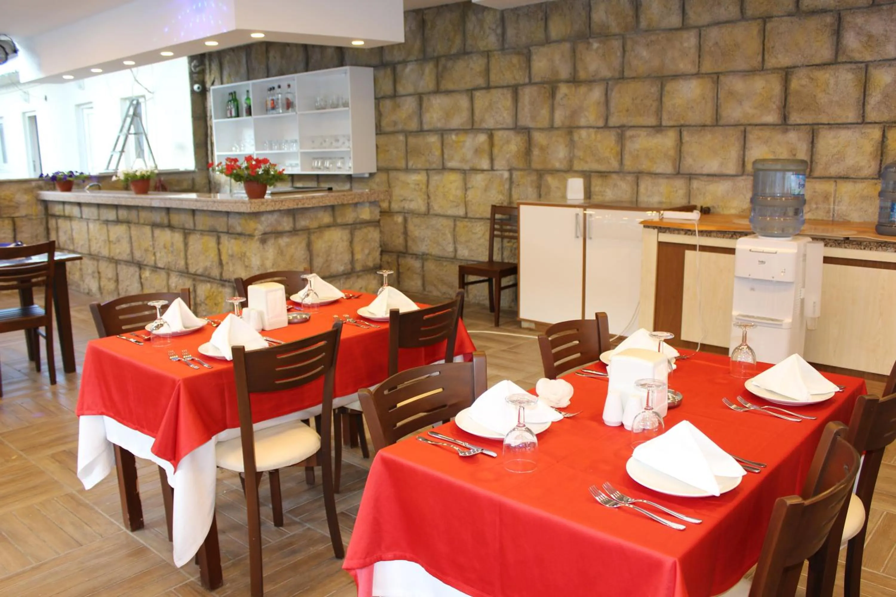 Restaurant/places to eat in Hotel Gold Stone