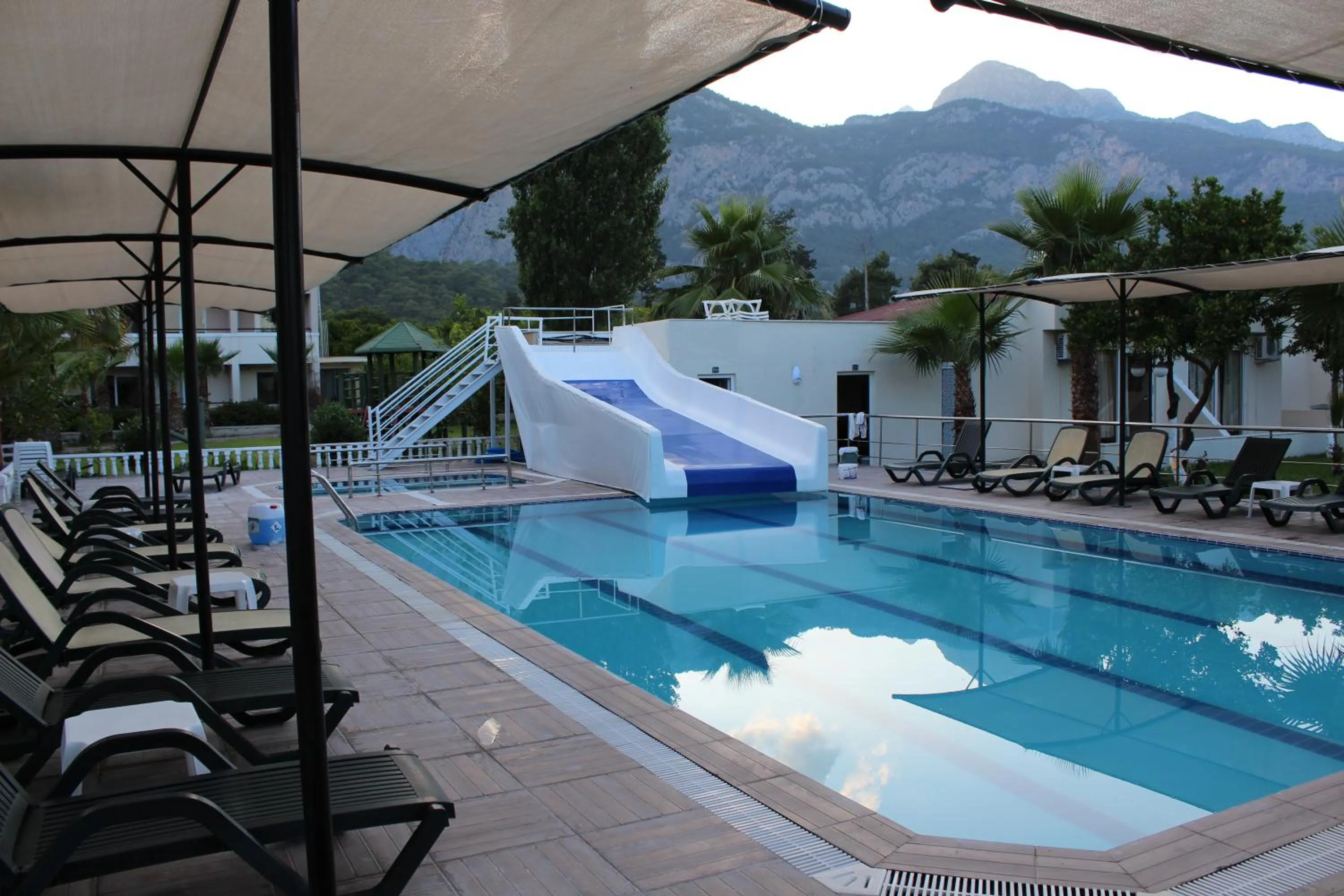 Swimming pool in Hotel Gold Stone