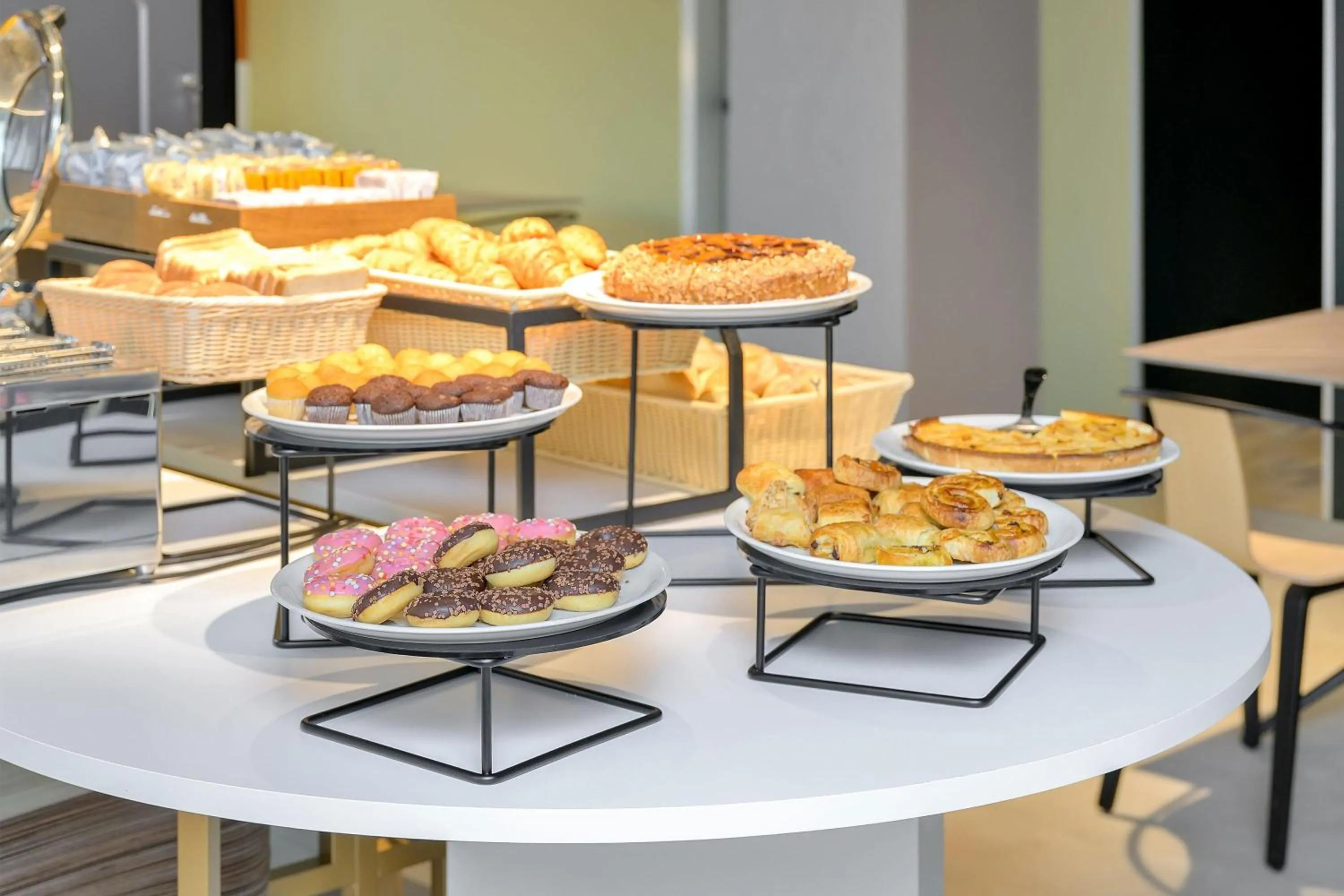 Restaurant/places to eat in B&B Hotel Milano Sesto Marelli