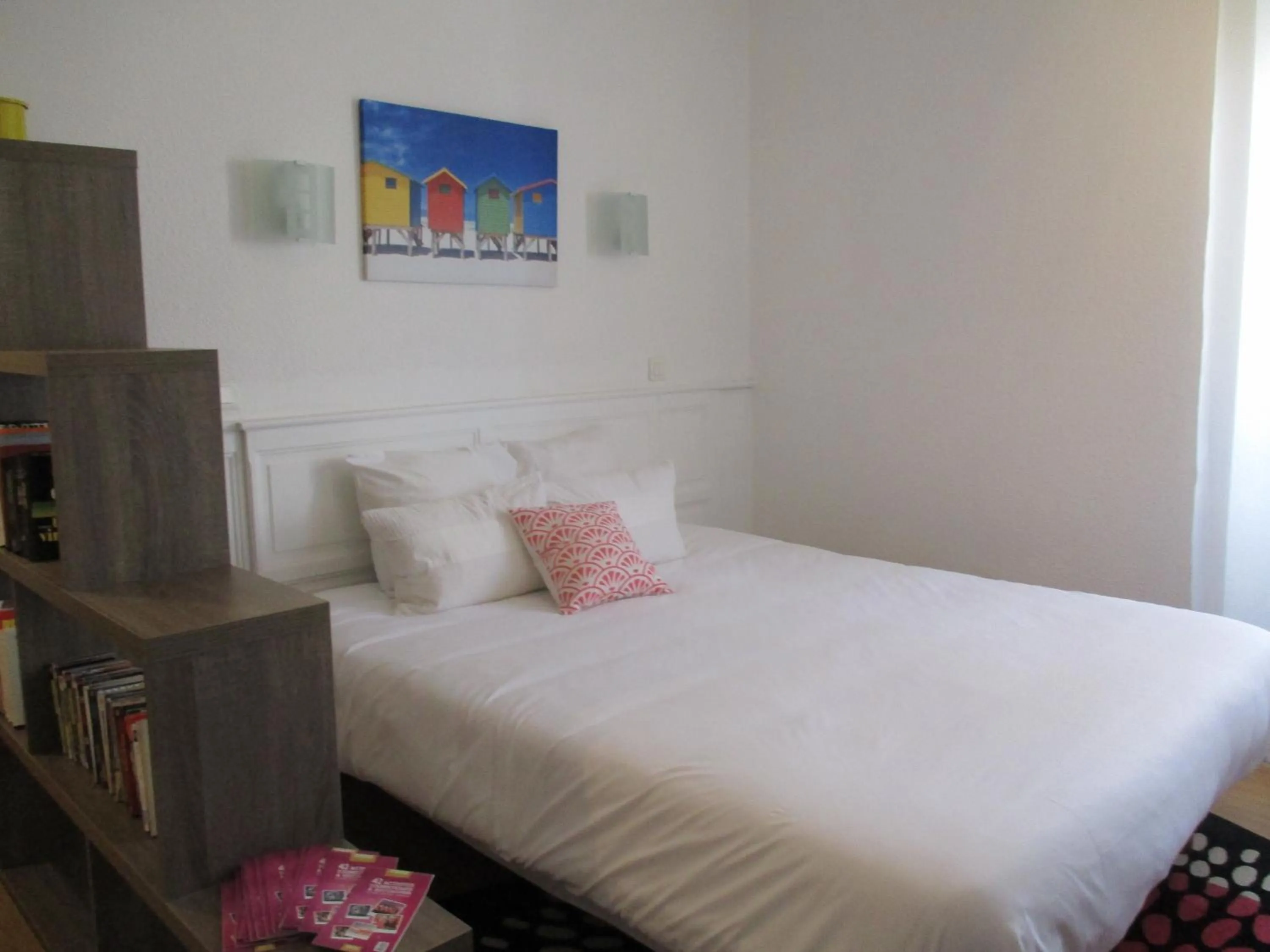 Bedroom, Bed in hôtel la tour des fées