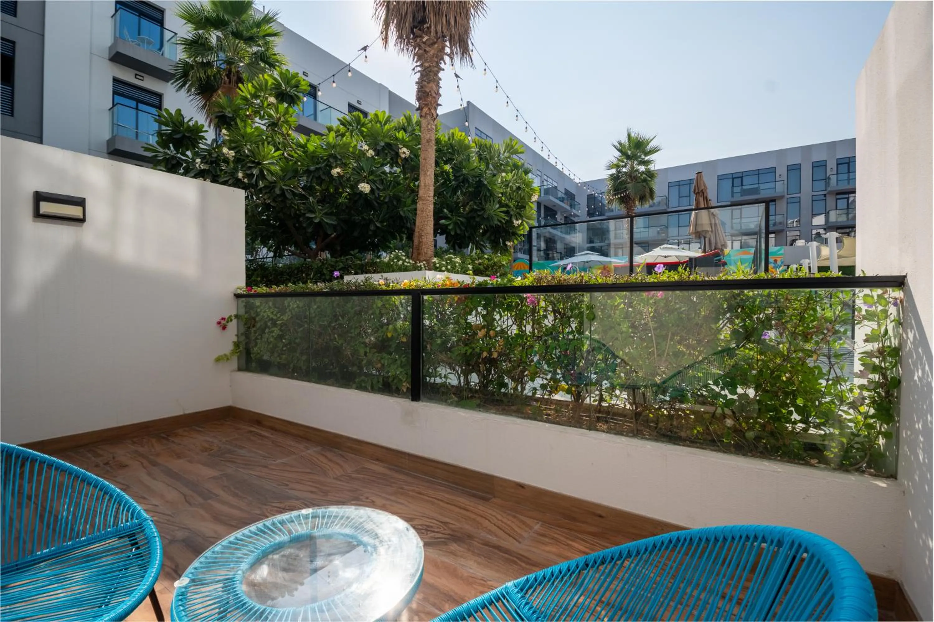 Garden in Izzzi Life Mint