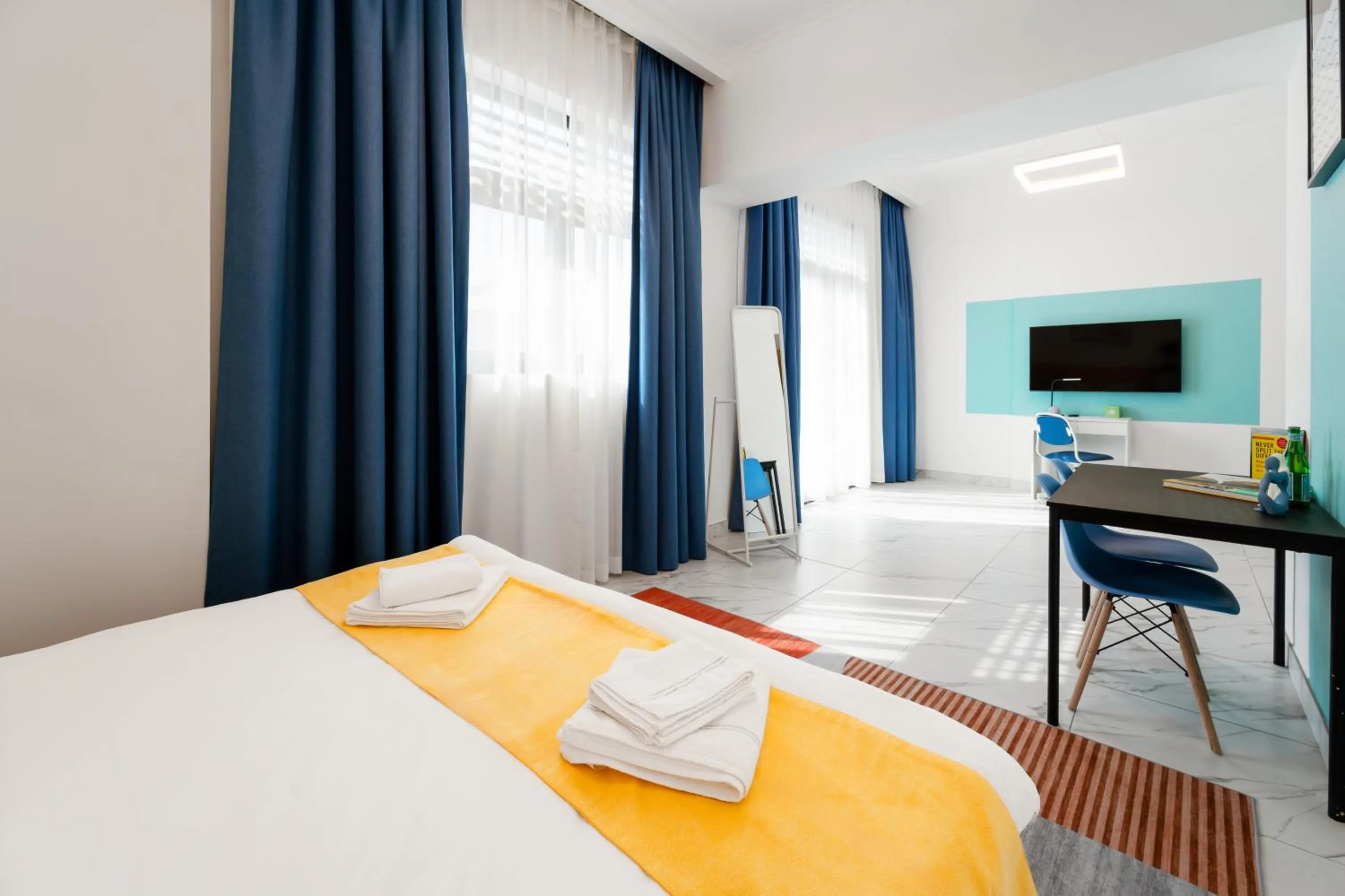 Photo of the whole room, Bed in Izzzi Life Mint