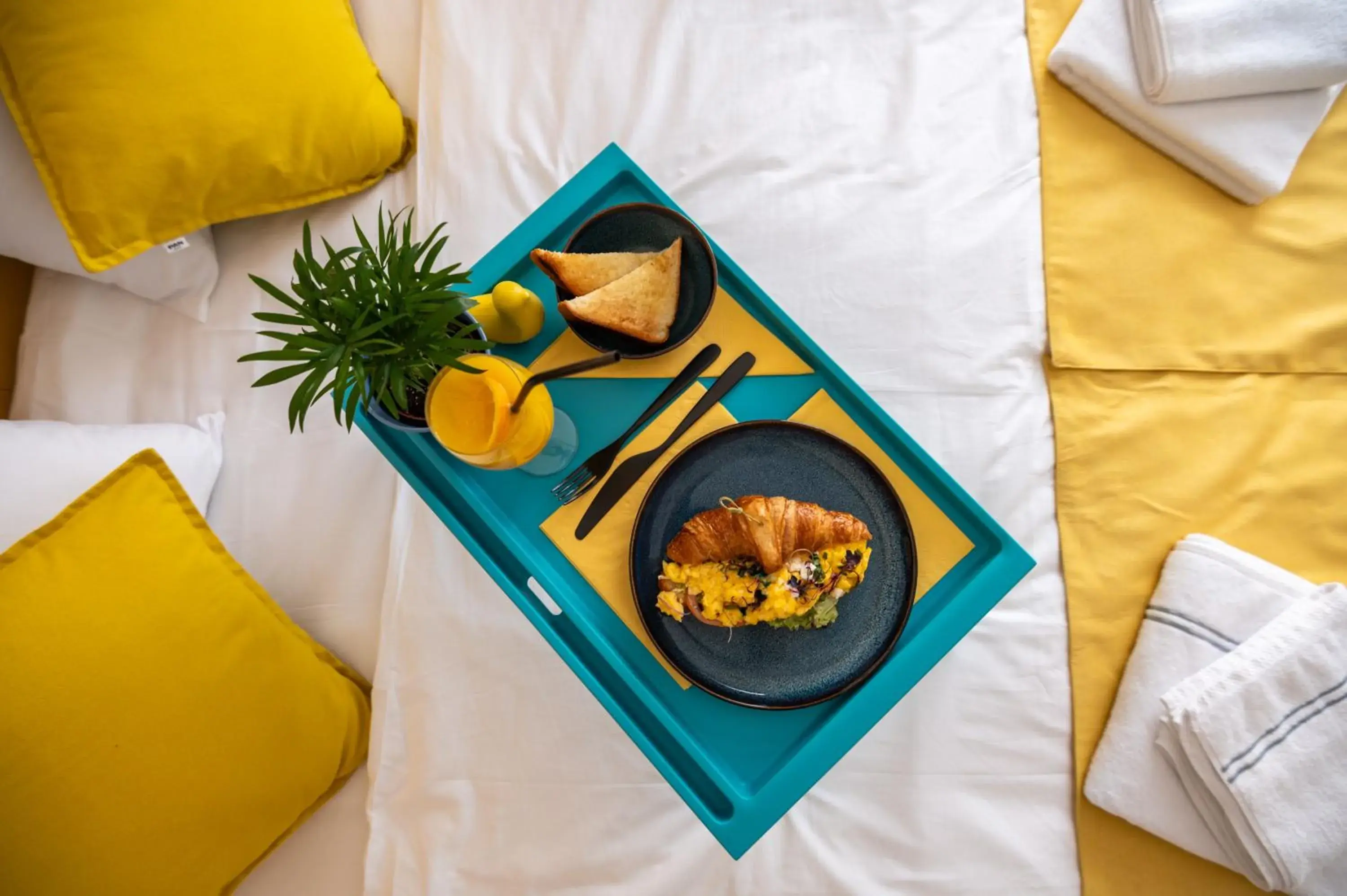 Food and drinks in Izzzi Life Mint Food and drinks in Izzzi Life Mint