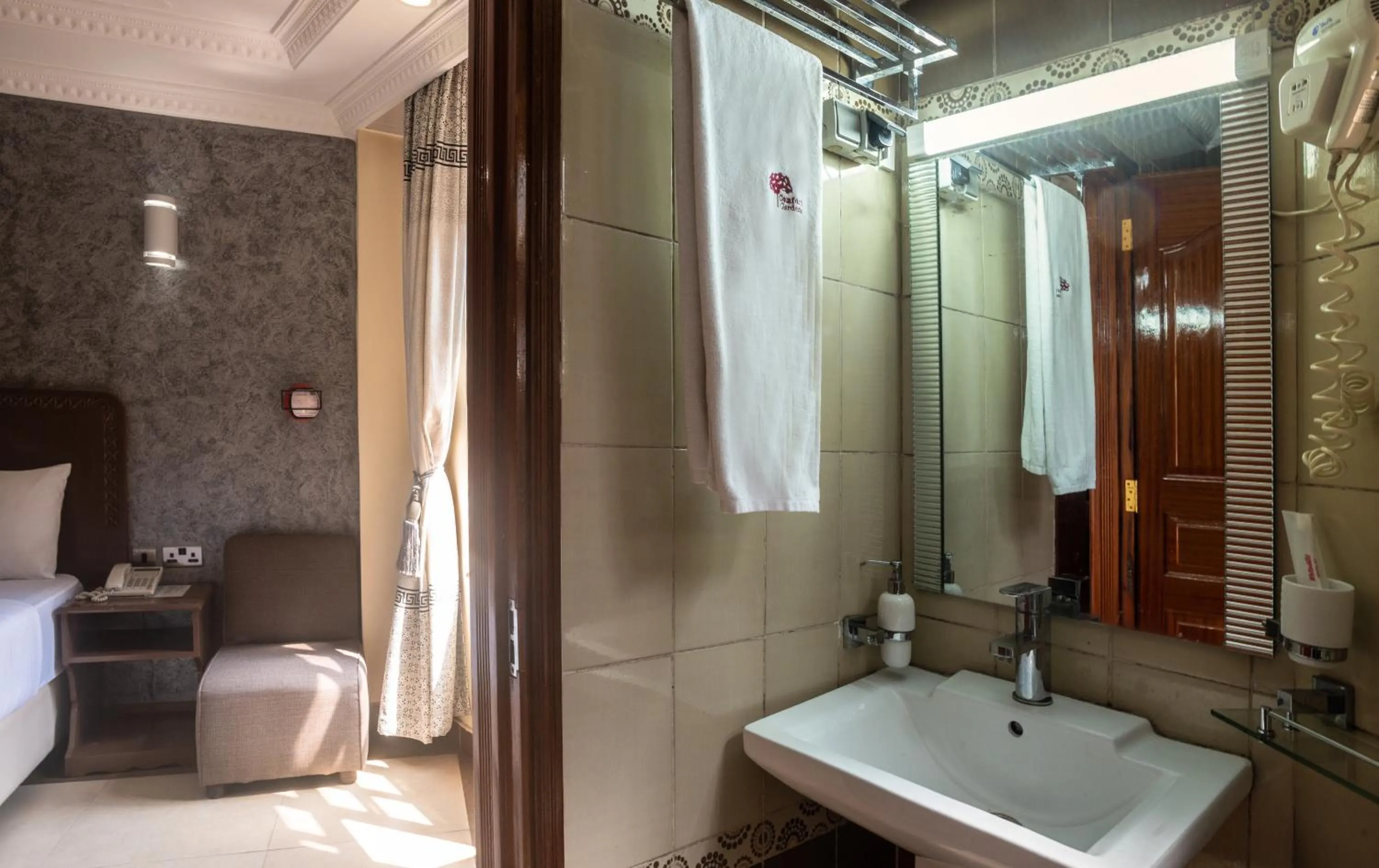 Shower in Comfort Gardens