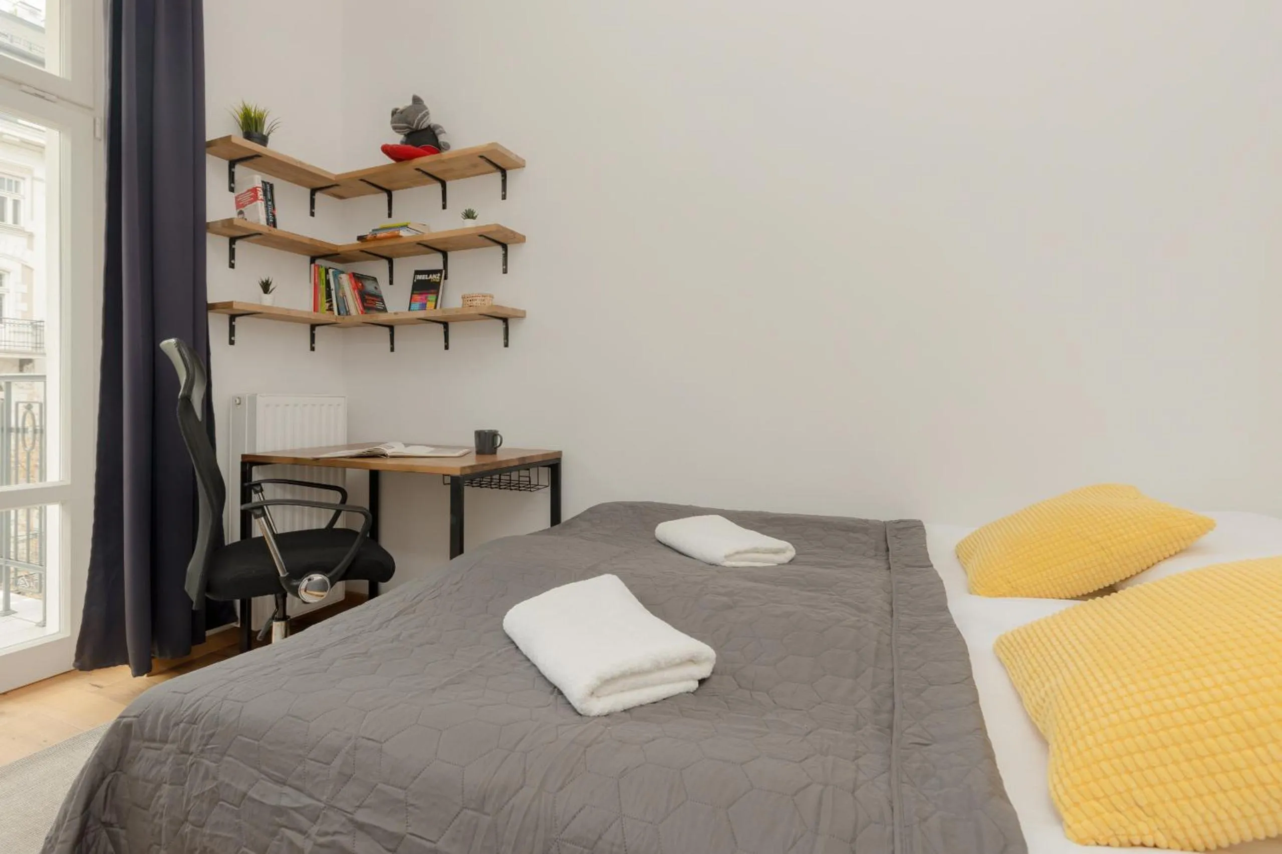 Apartment with Balcony Warsaw's Praga by Noclegi Renters