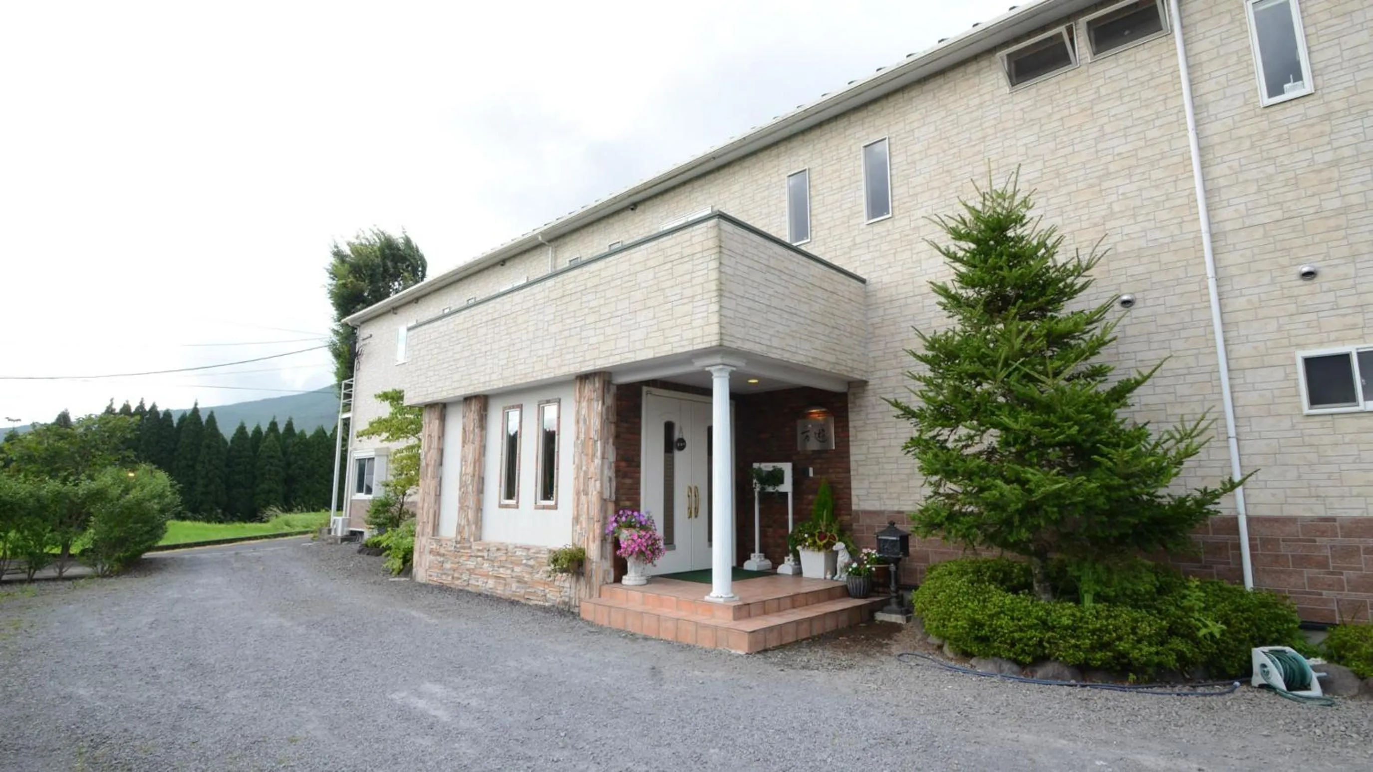 Property building in Shikisai no Sato Manyu