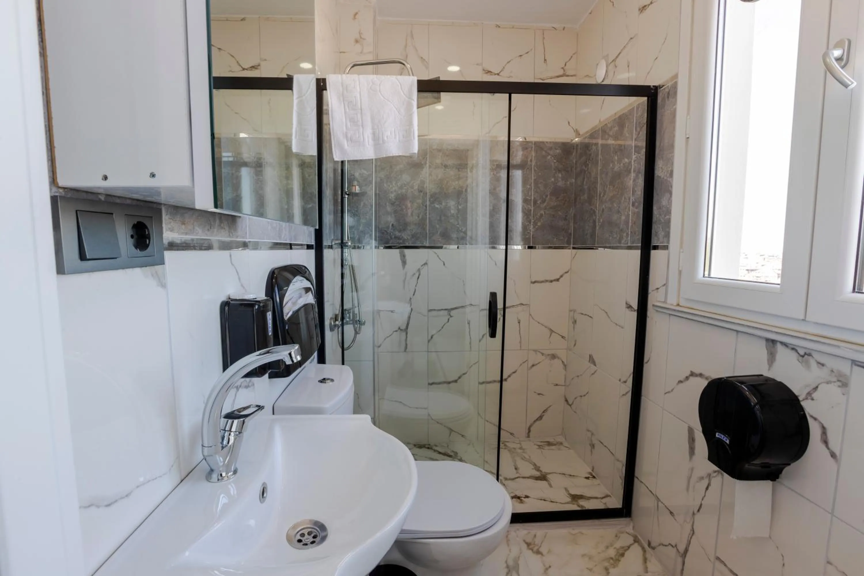 Shower in ACAR SMART OTEL