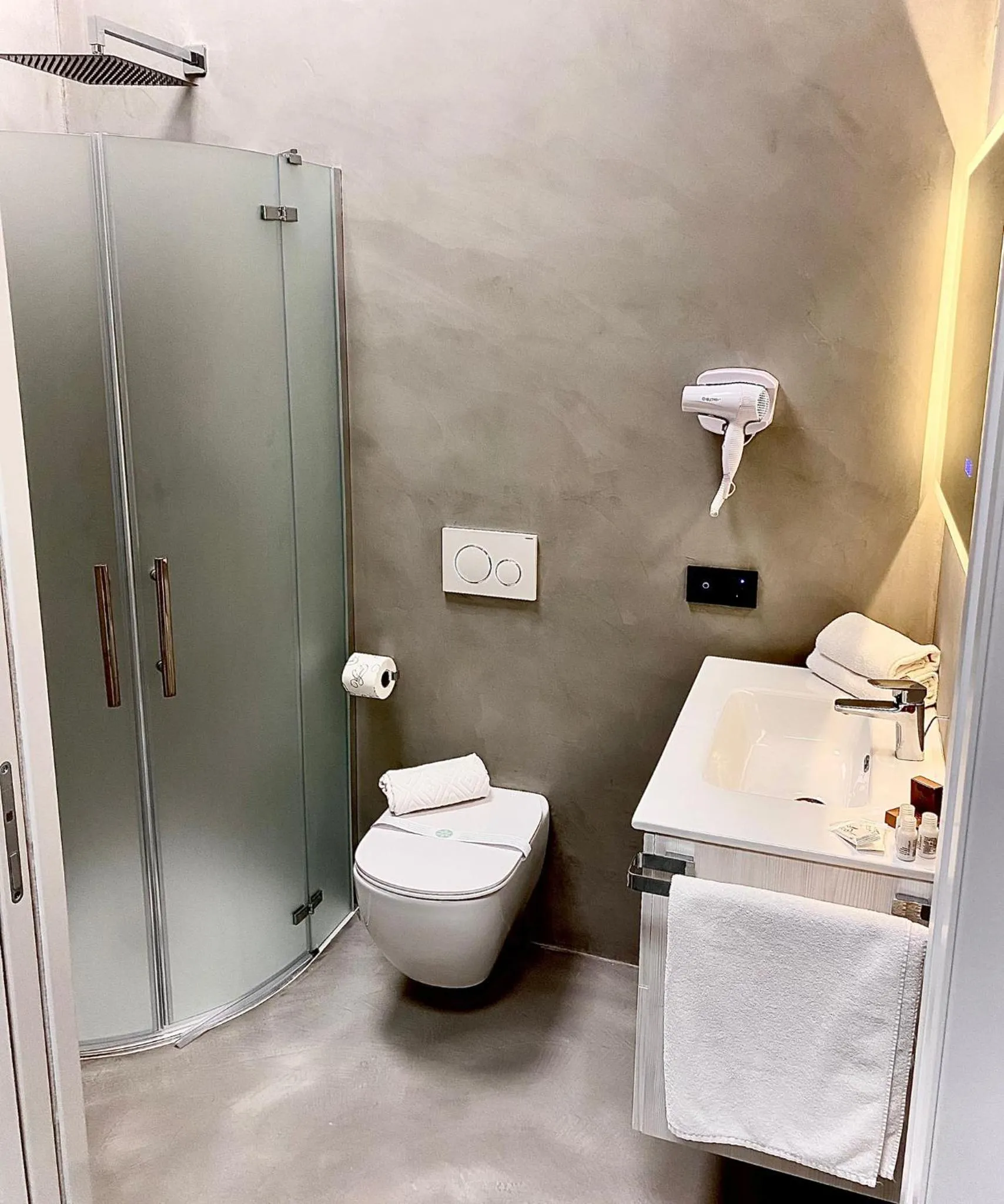 Shower in HOTEL TECH