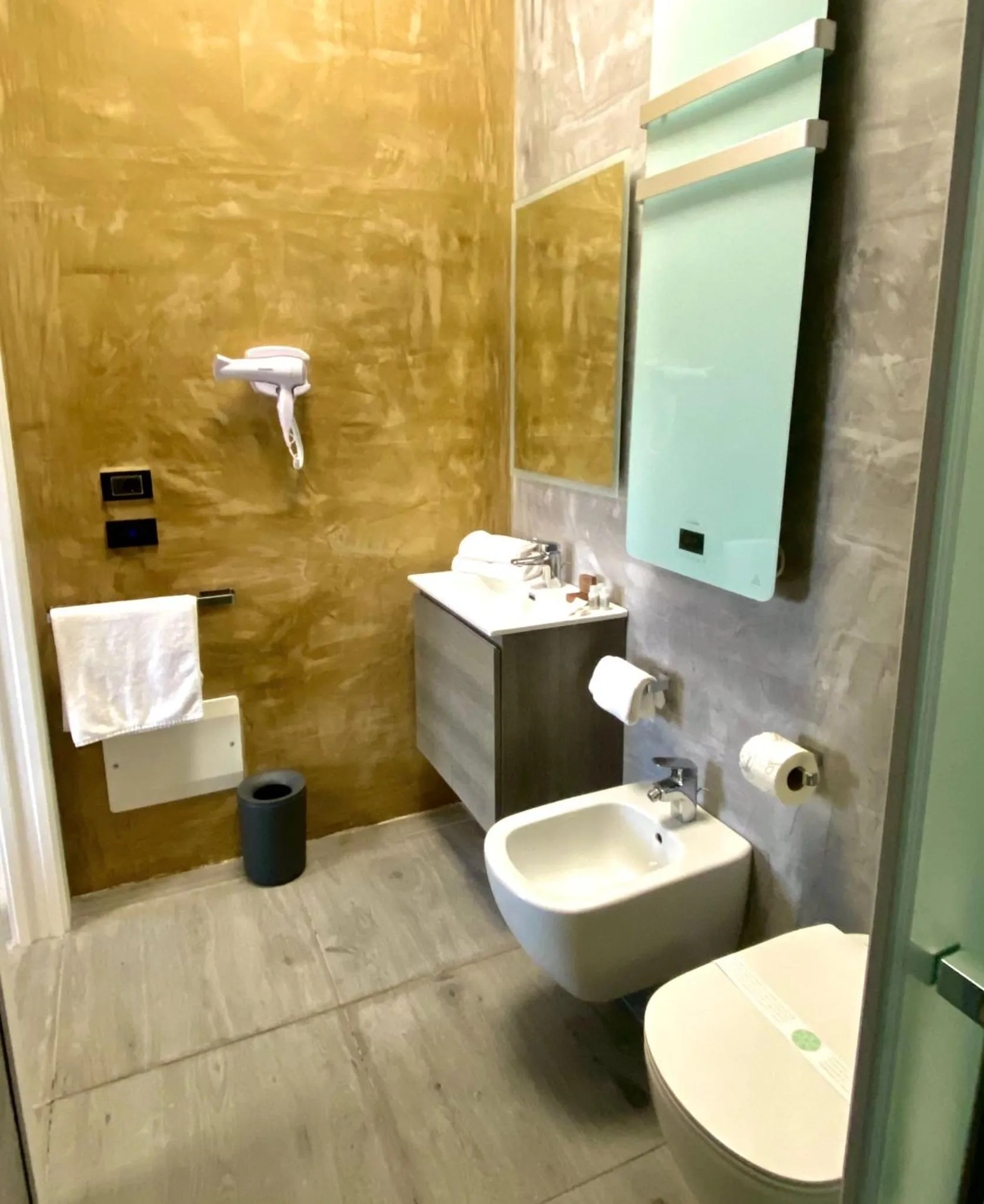 Shower in HOTEL TECH