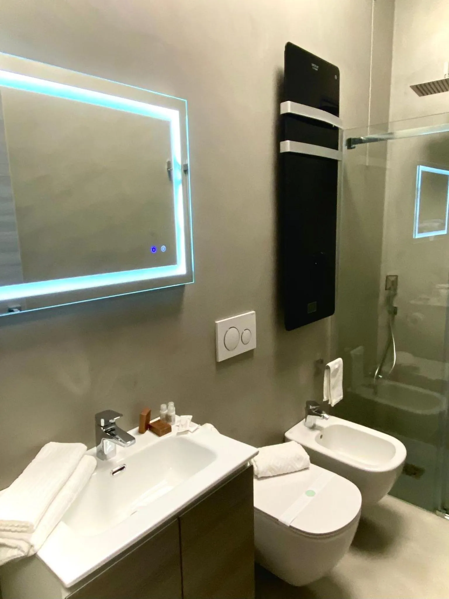 Shower in HOTEL TECH