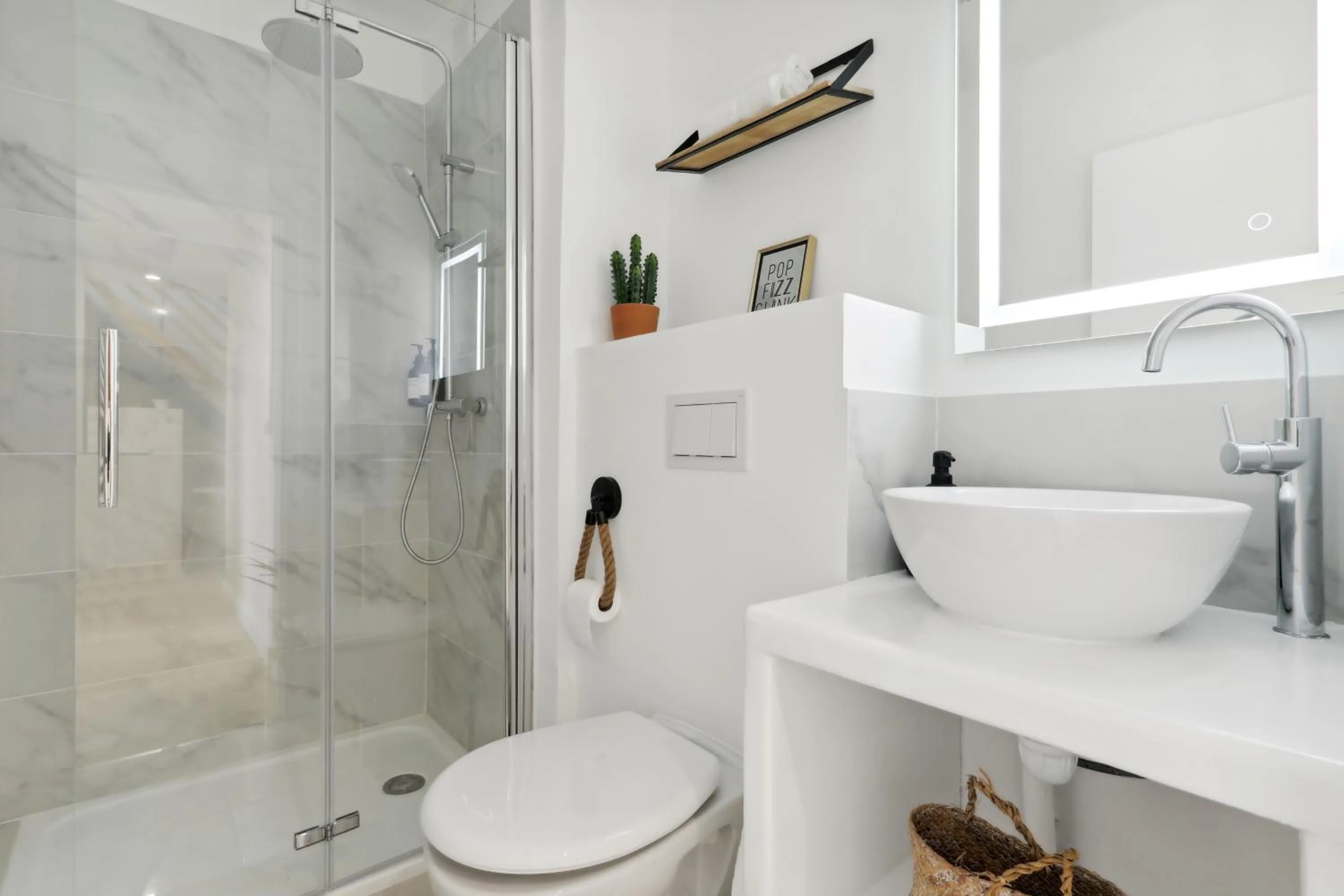 Shower in Le Beausoleil Duplex (Clim - Wifi - Netflix)