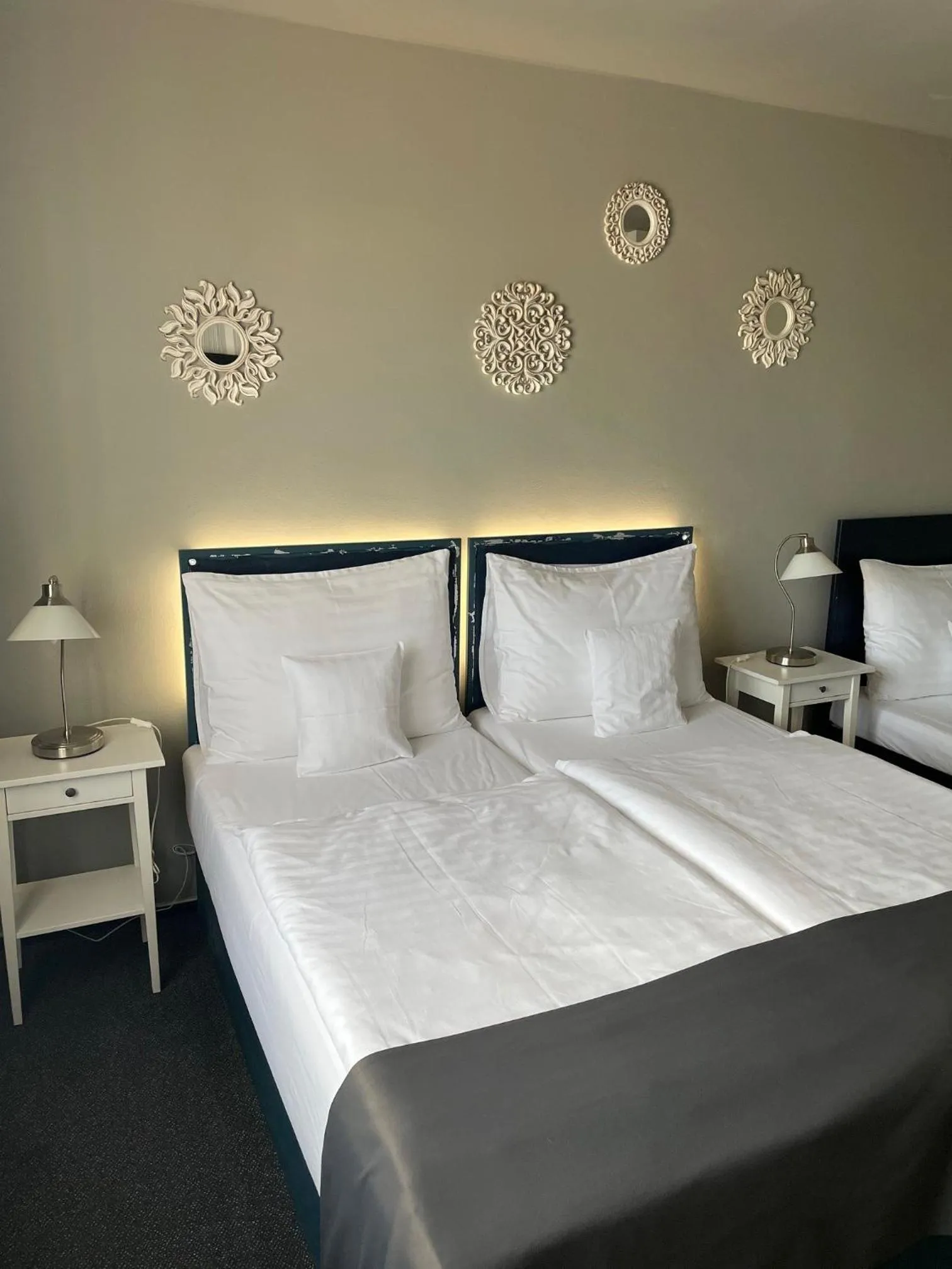 Property building, Bed in Hotel Maroli Mikulov