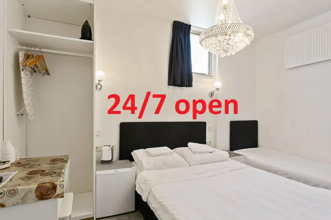 Compact Triple Room in Hotel Chao NL 24 hours open