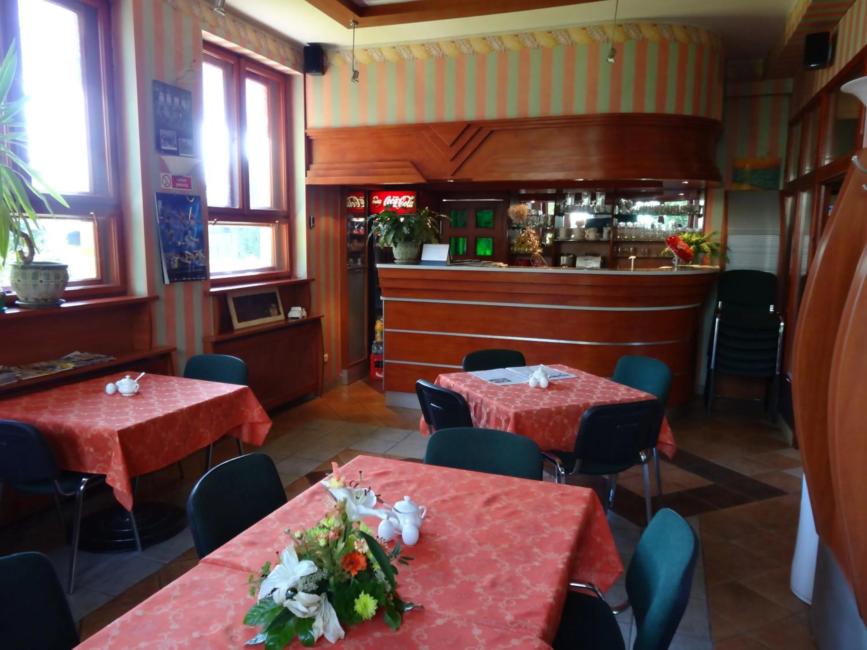Restaurant/places to eat in Motel Comet