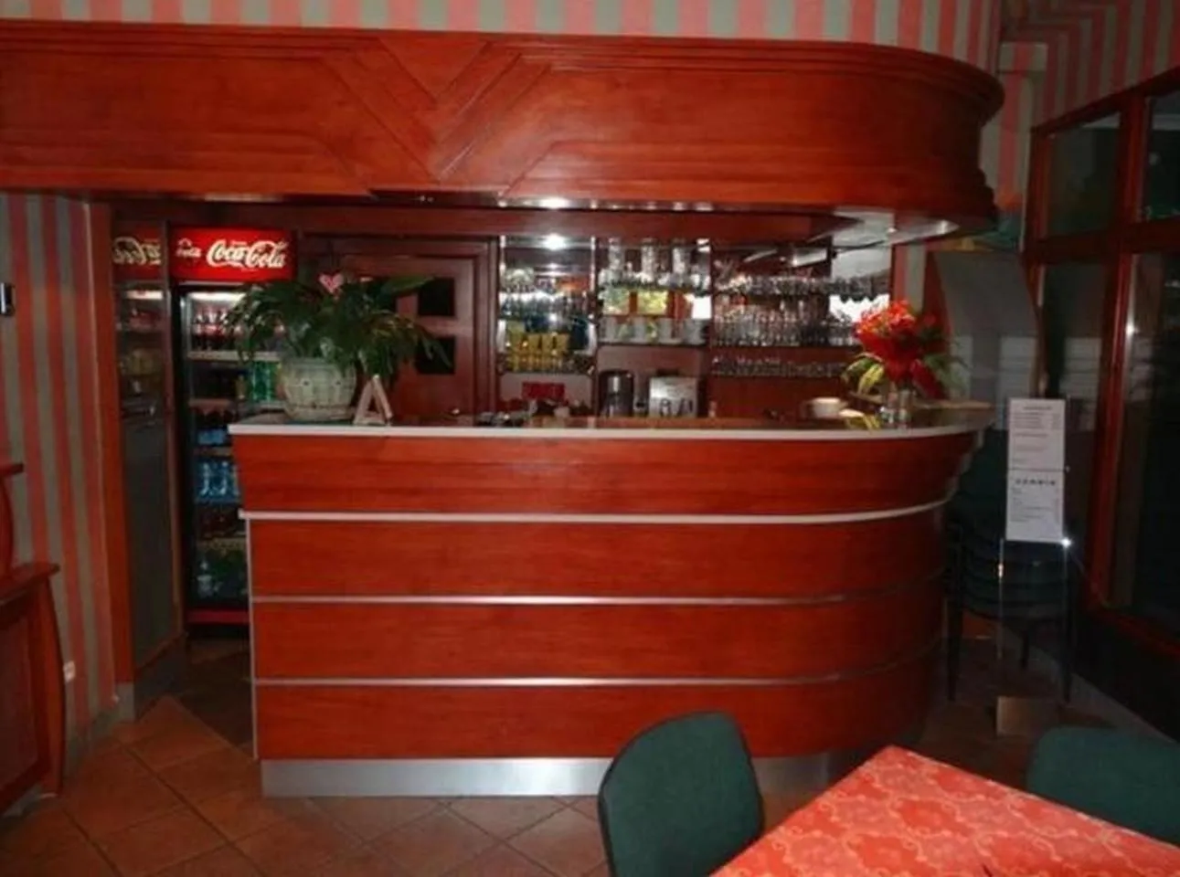 Restaurant/places to eat in Motel Comet