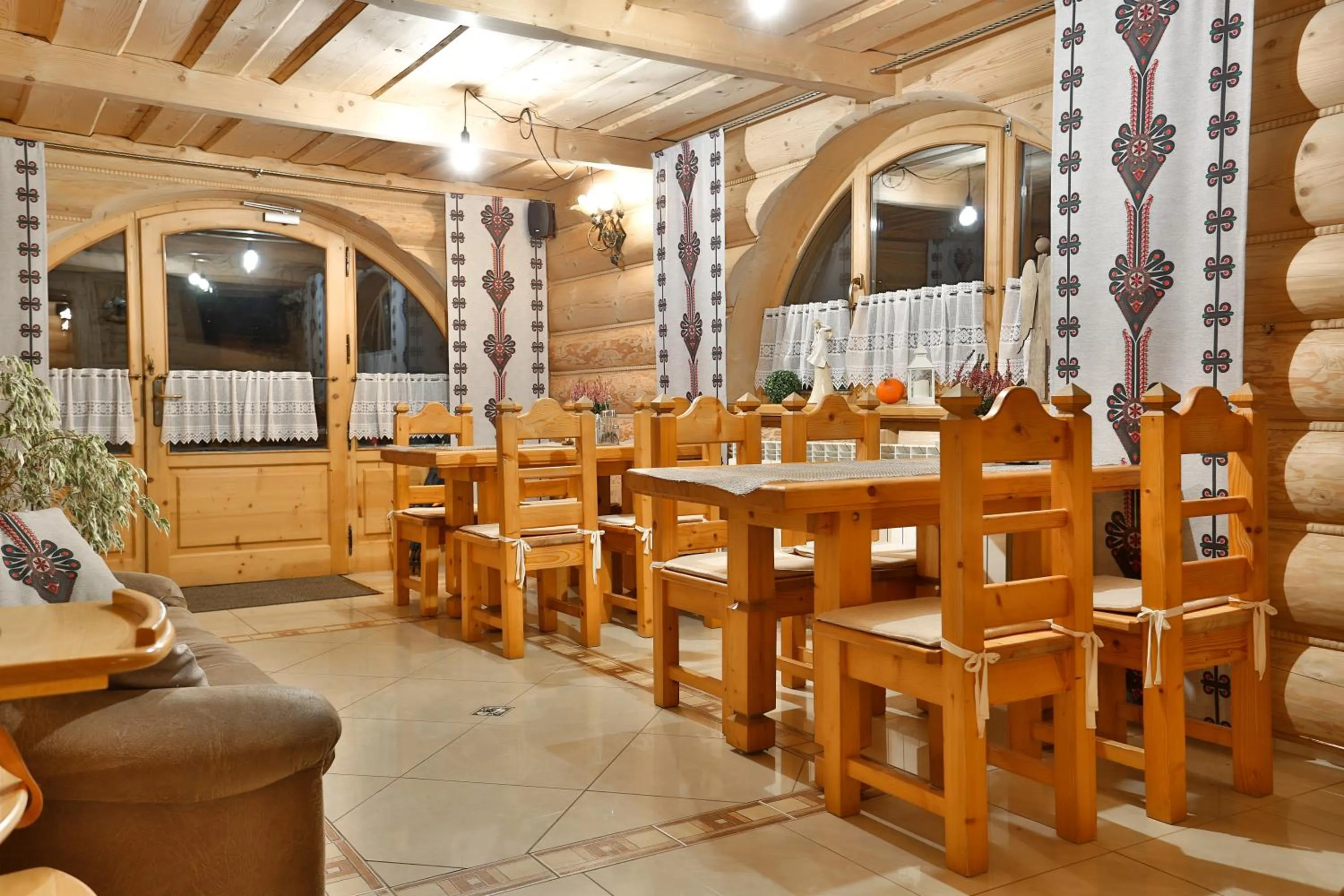 Dining area in Willa Jarząbek - 5 min do term Szaflary I Gorący Potok