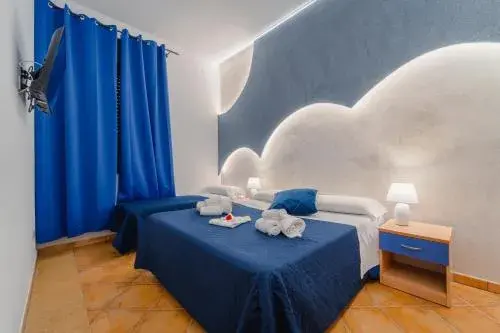 Triple Room in "L'Oasi di Favignana" Room and Charme Triple Room in "L'Oasi di Favignana" Room and Charme