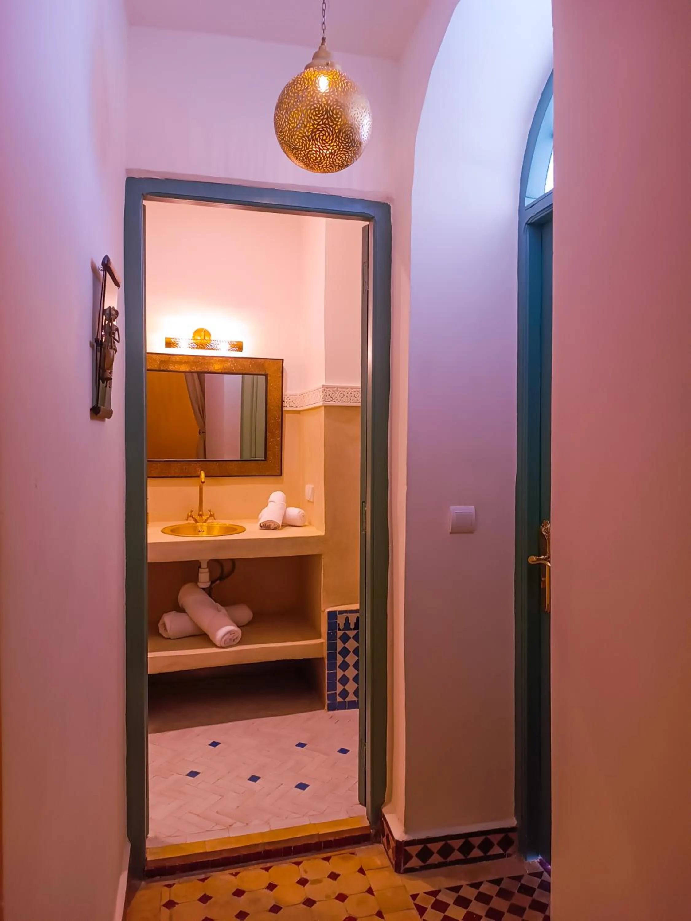 Shower in Riad Jalina