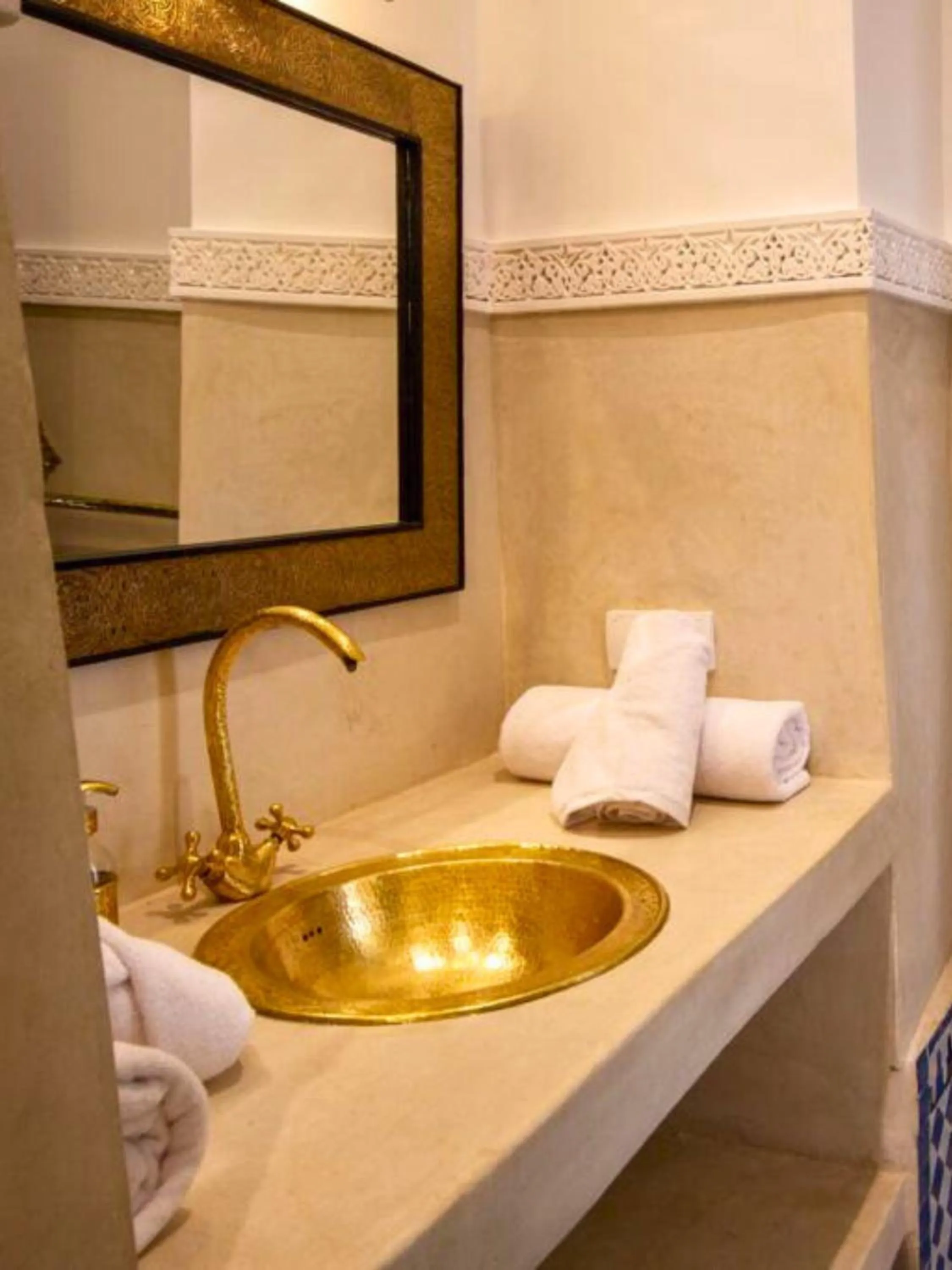 Bathroom, Bed in Riad Jalina