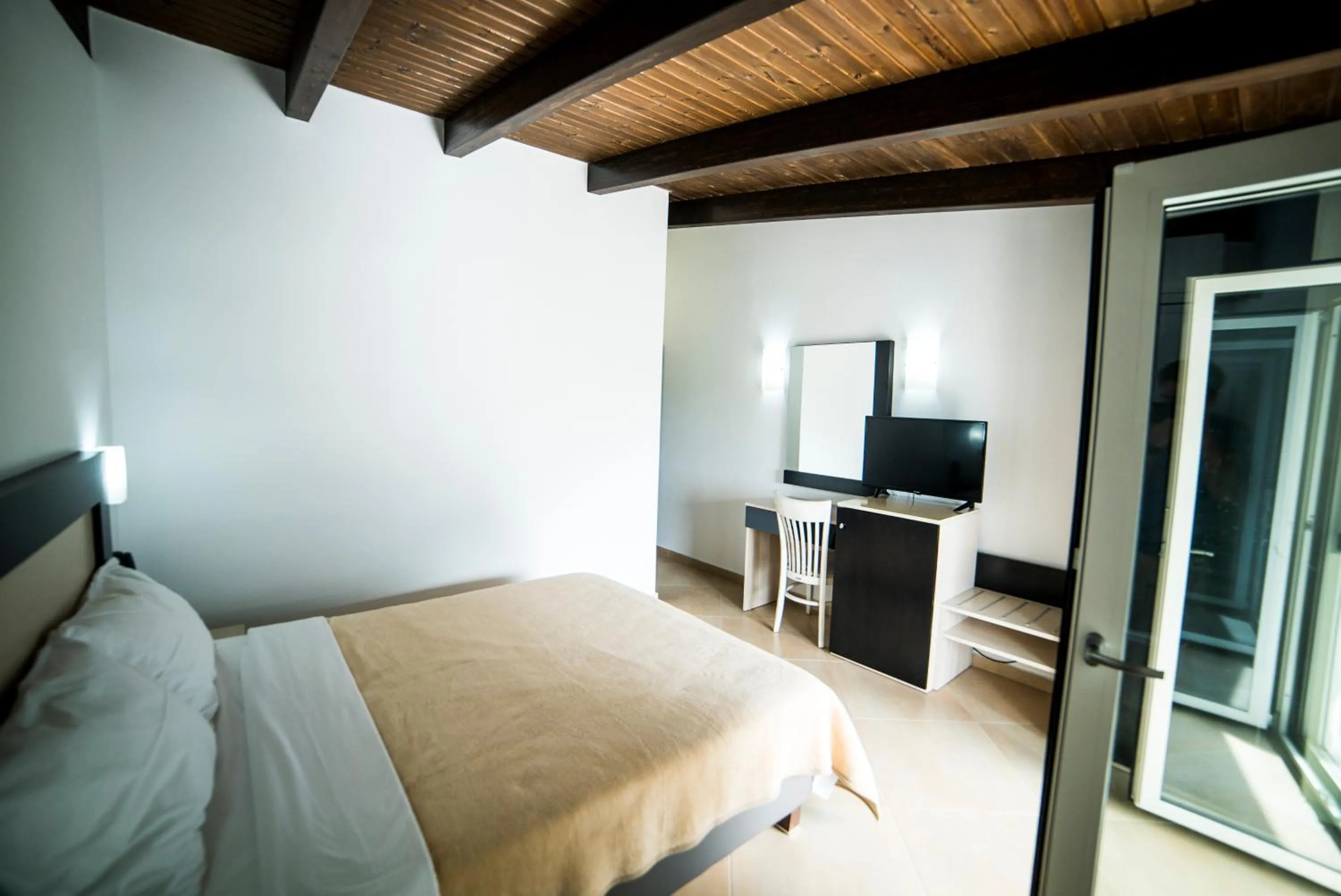 Superior Double Room in Hotel Dellis