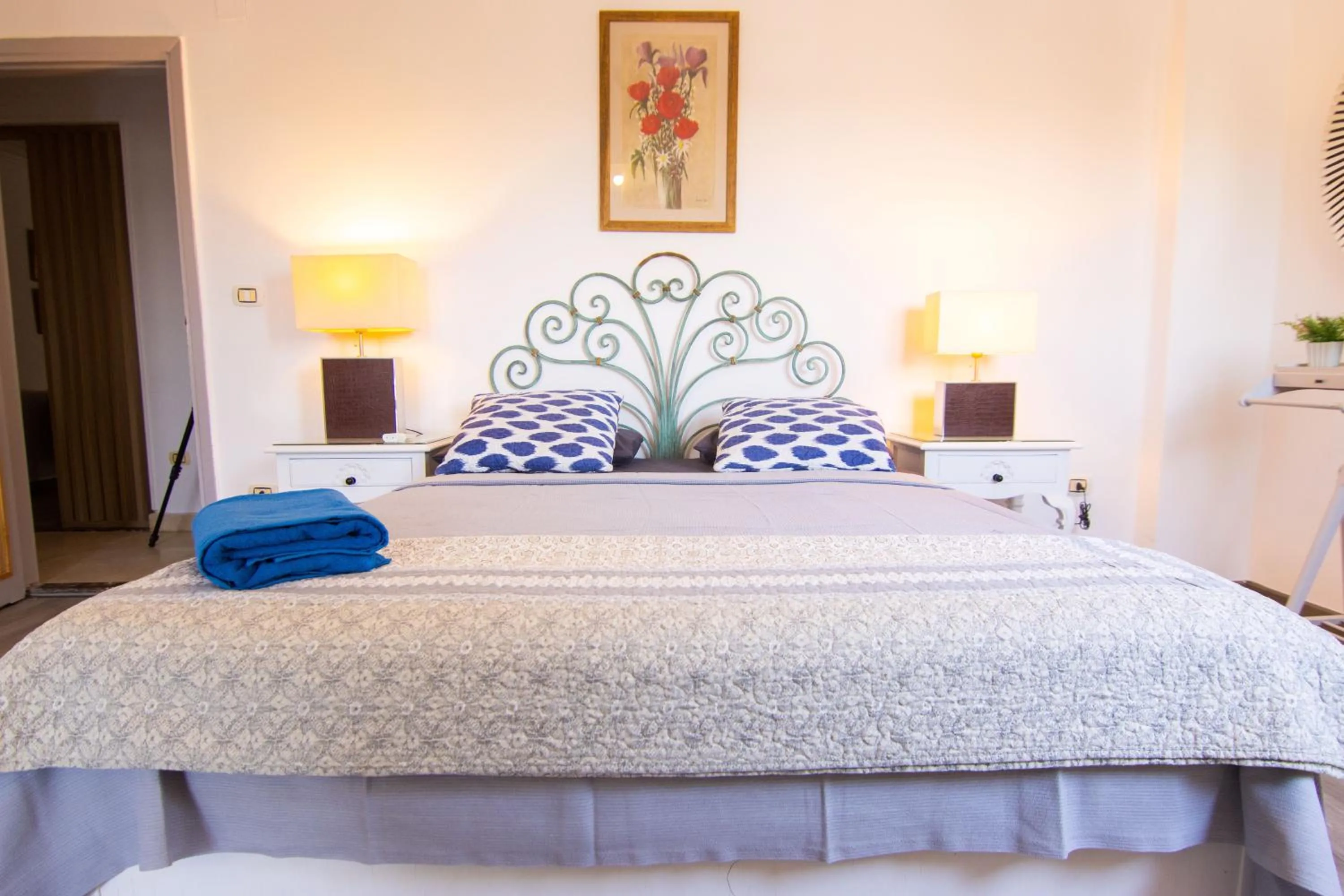 Bed in Lovely 3BR Apartment in Heart of Mohandseen