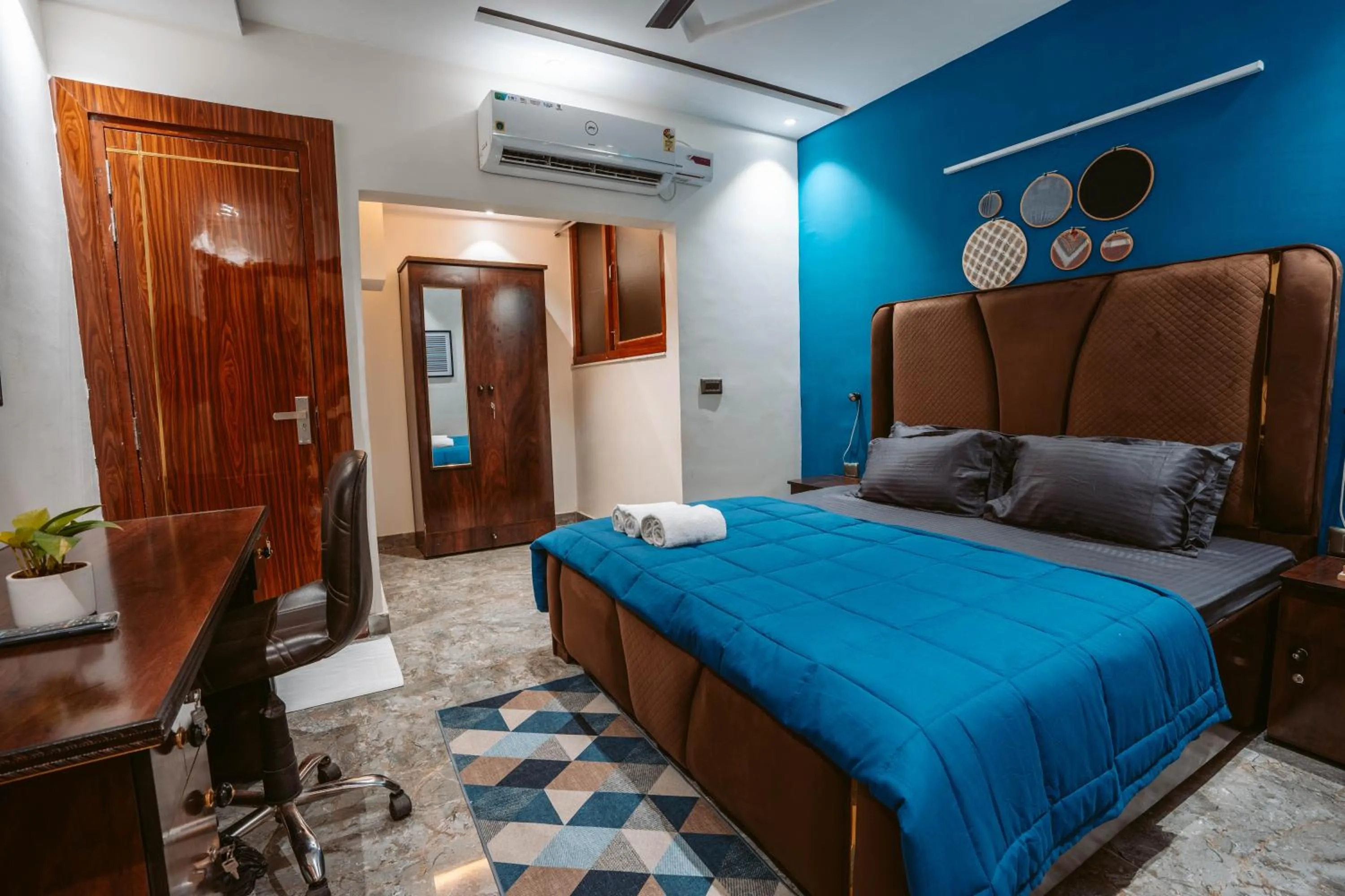 Bed in FlxHo Duo - Serviced Apartment & Rooms - Golf Course Road