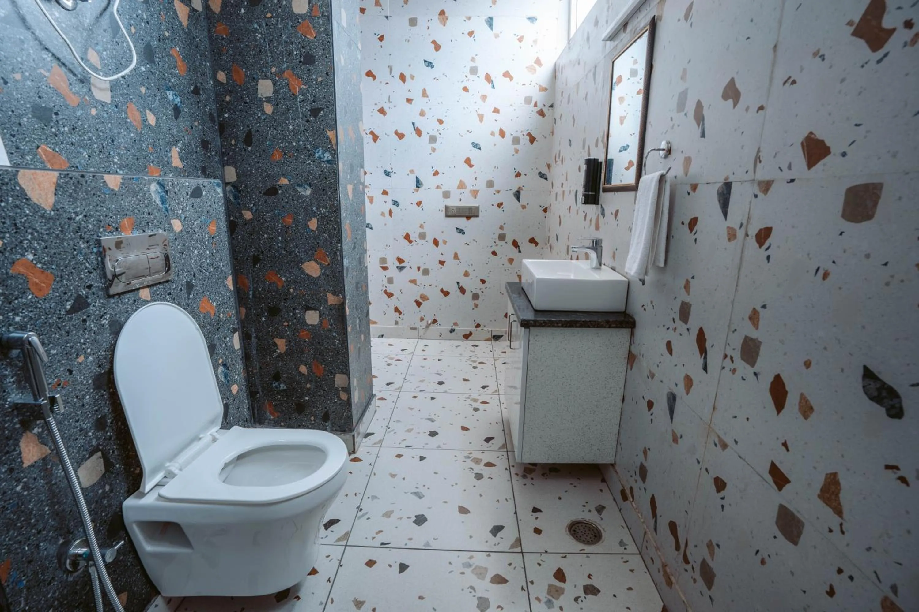 Bathroom in FlxHo Duo - Serviced Apartment & Rooms - Golf Course Road