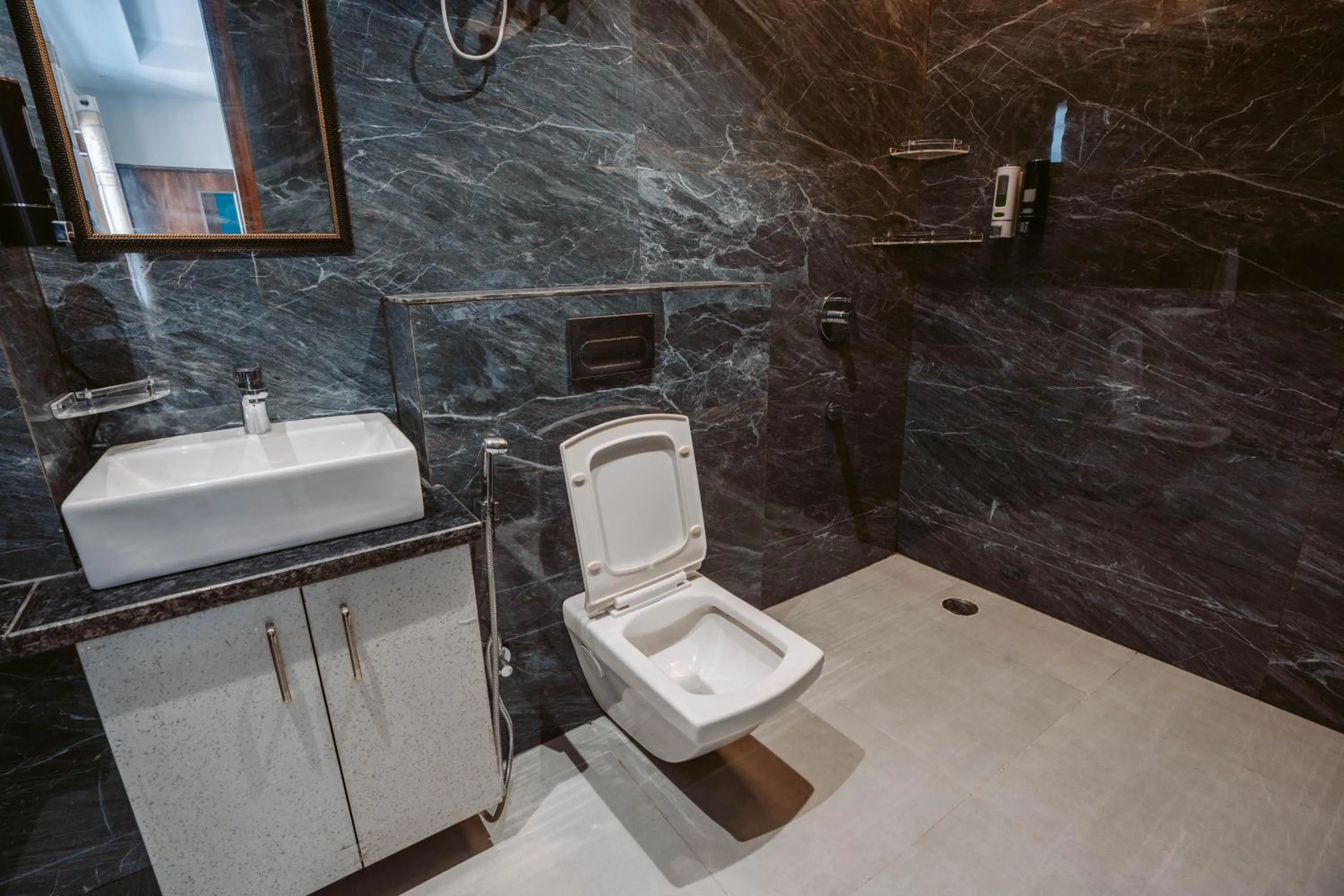 Bathroom in FlxHo Duo - Serviced Apartment & Rooms - Golf Course Road