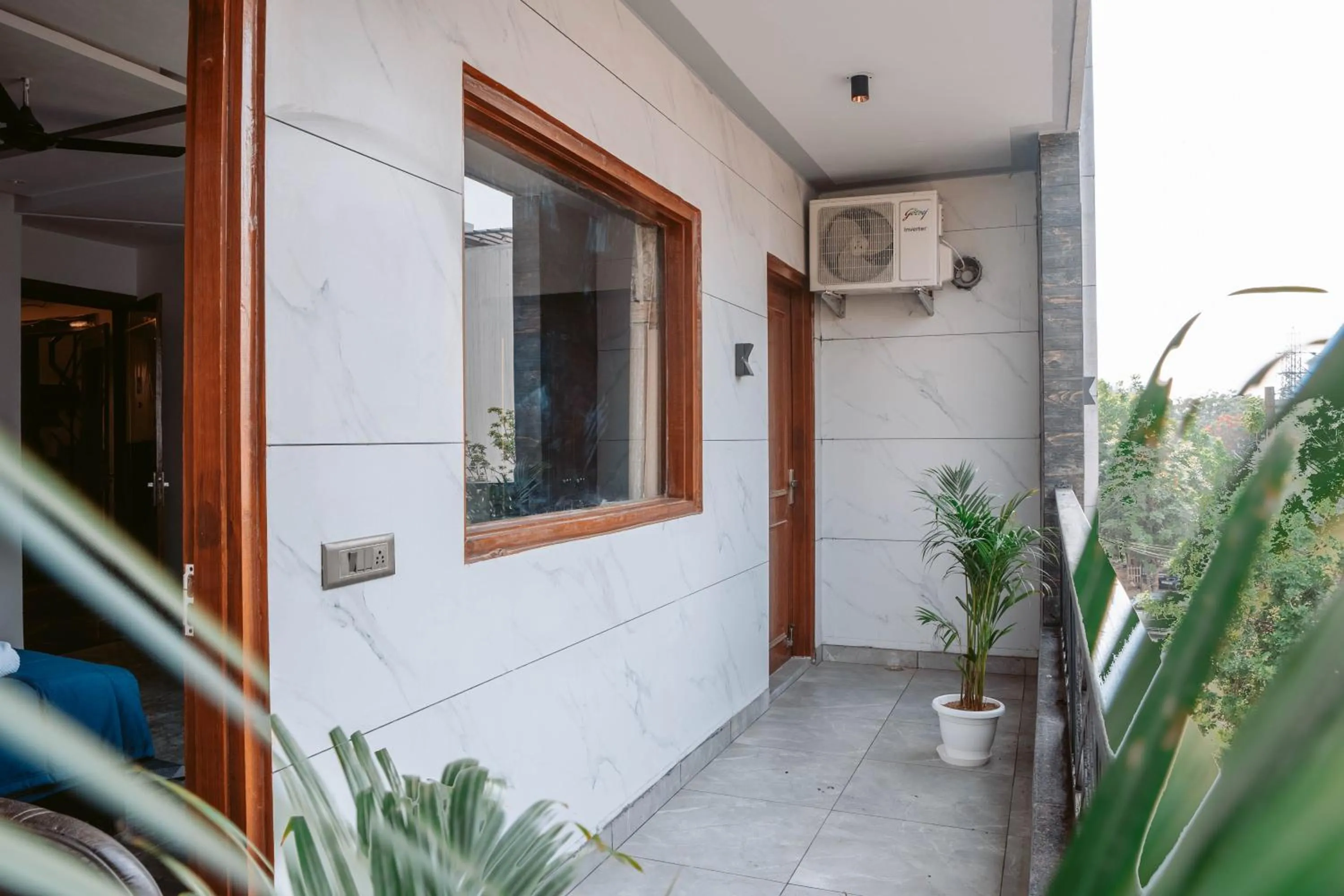 Balcony/Terrace in FlxHo Duo - Serviced Apartment & Rooms - Golf Course Road